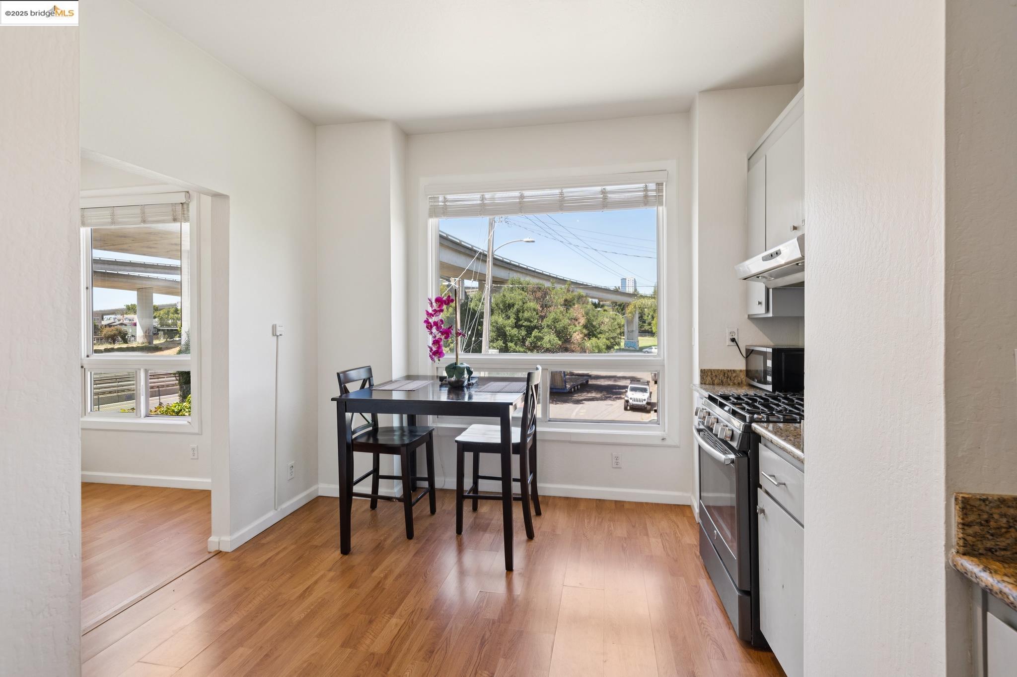 Detail Gallery Image 26 of 33 For 557 33rd St, Oakland,  CA 94609 - – Beds | – Baths