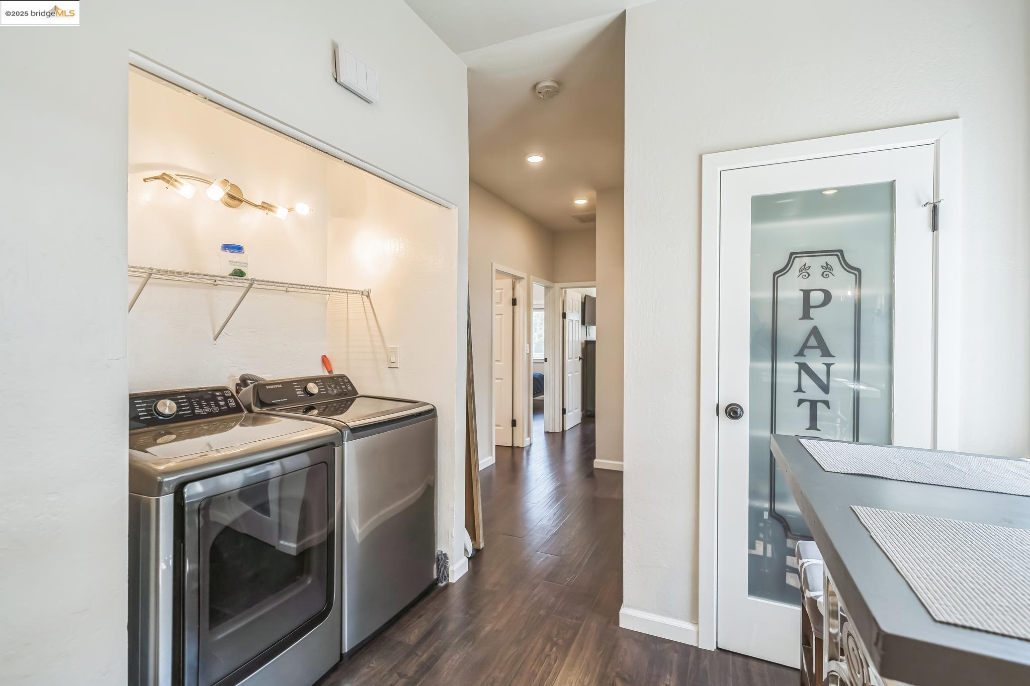 Detail Gallery Image 5 of 33 For 557 33rd St, Oakland,  CA 94609 - – Beds | – Baths