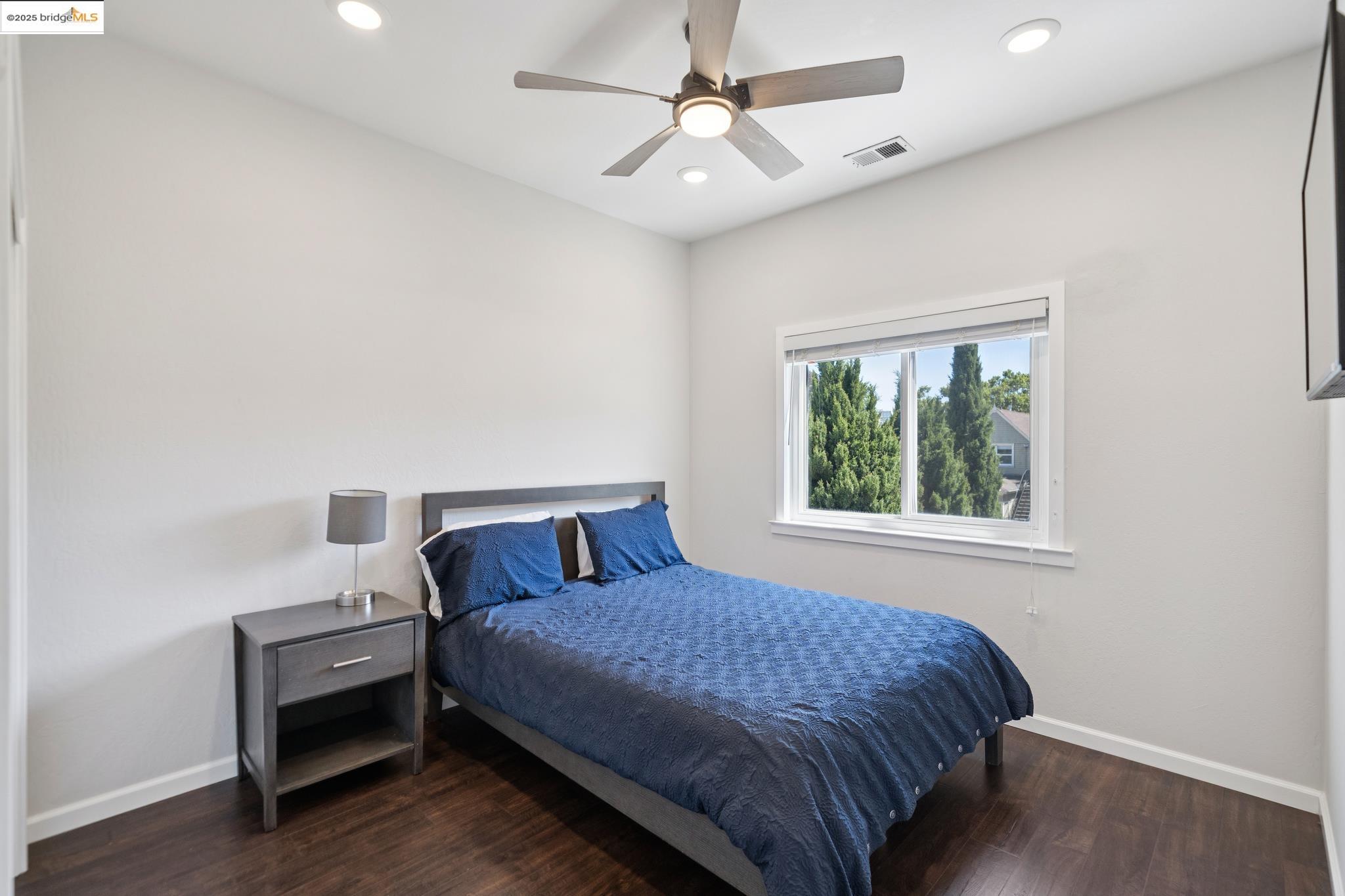 Detail Gallery Image 8 of 33 For 557 33rd St, Oakland,  CA 94609 - – Beds | – Baths
