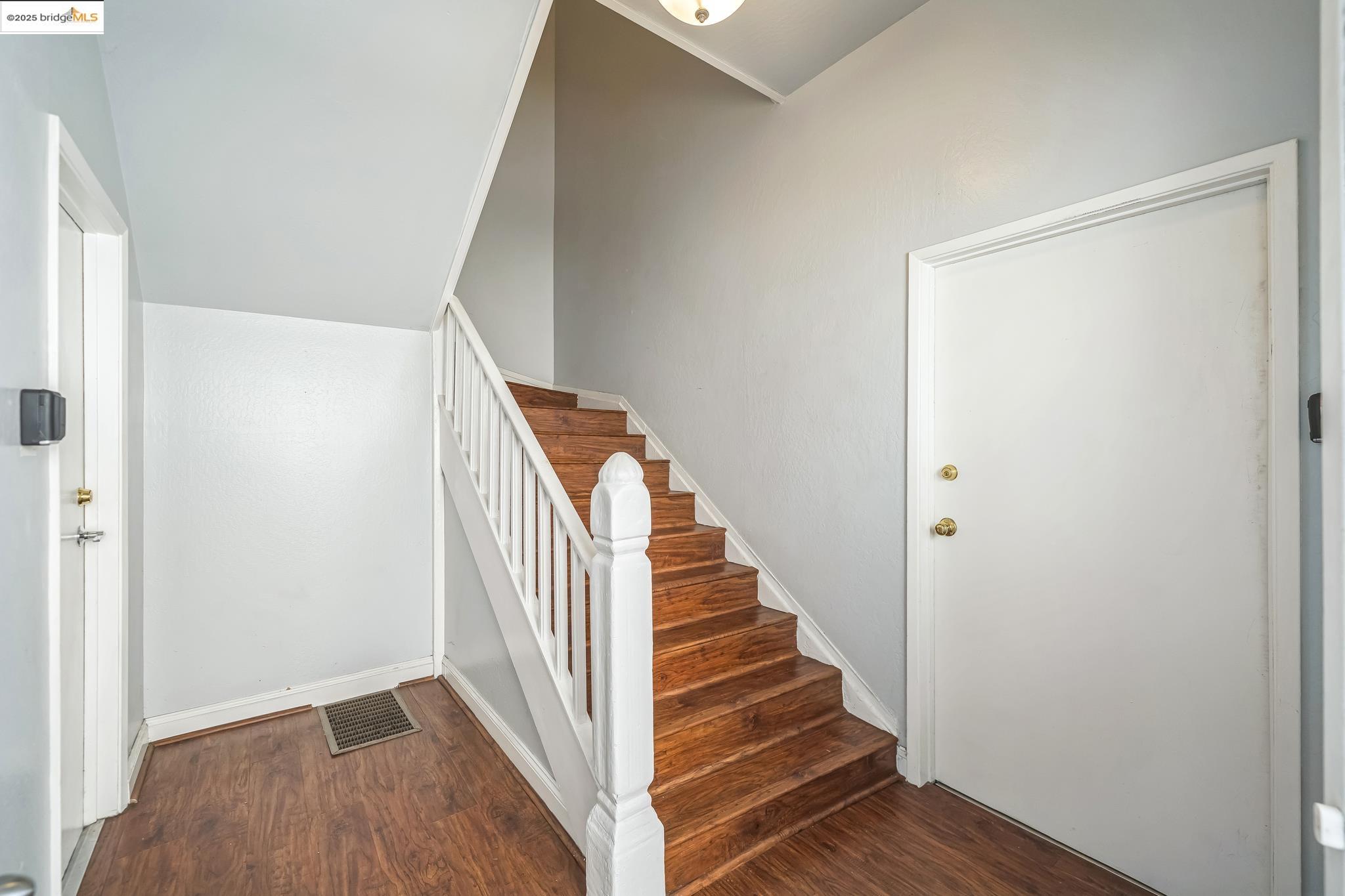 Detail Gallery Image 9 of 33 For 557 33rd St, Oakland,  CA 94609 - – Beds | – Baths