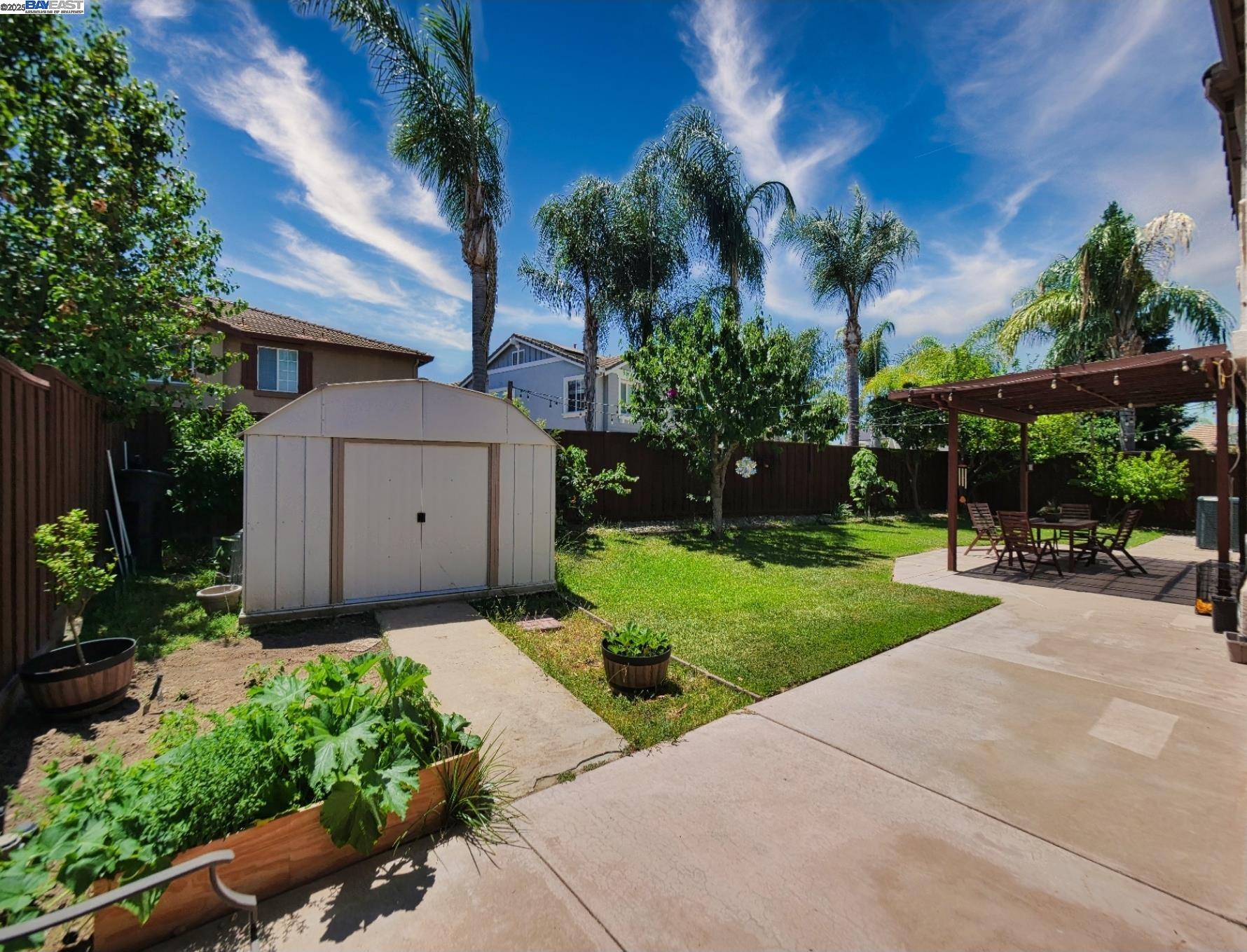 Detail Gallery Image 2 of 27 For 1242 Ne Tulloch, Tracy,  CA 95304 - 5 Beds | 3 Baths