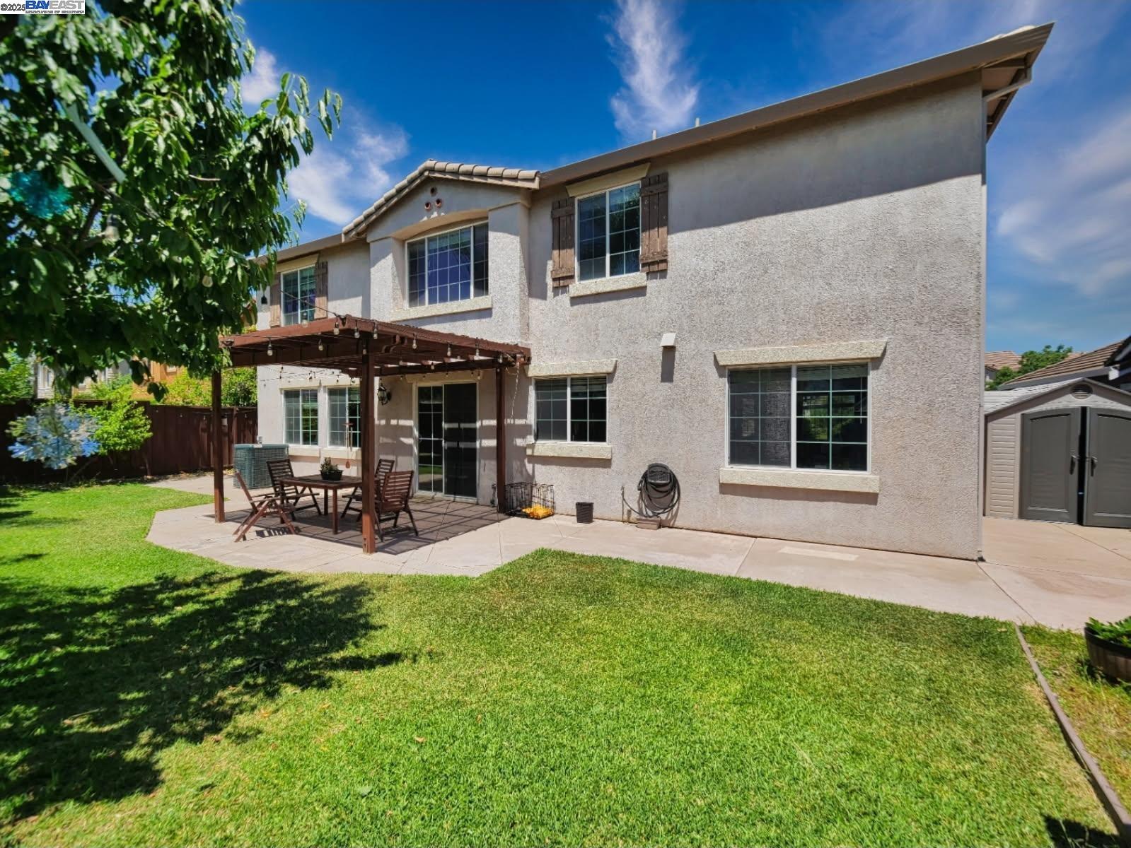 Detail Gallery Image 4 of 27 For 1242 Ne Tulloch, Tracy,  CA 95304 - 5 Beds | 3 Baths