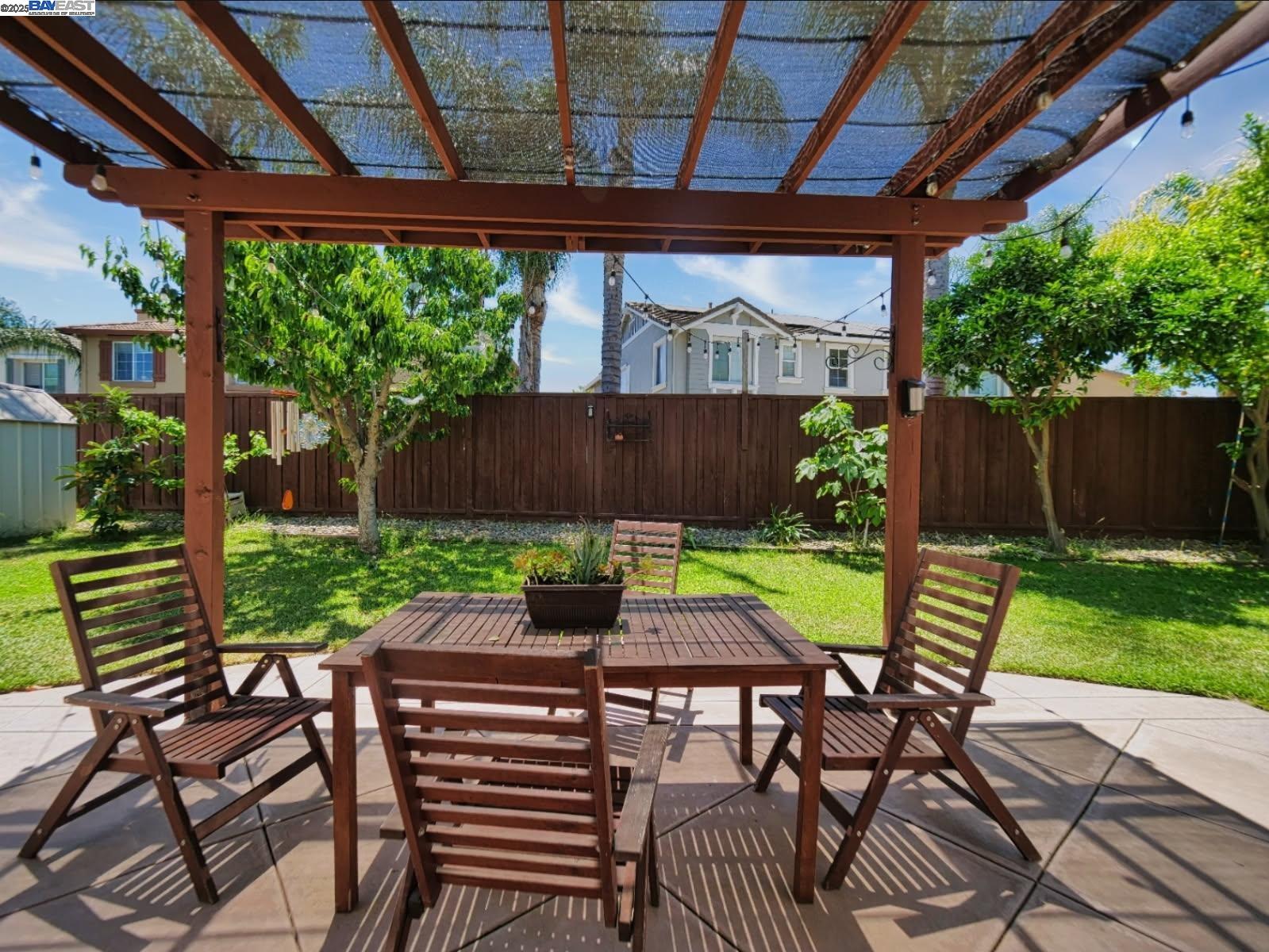 Detail Gallery Image 5 of 27 For 1242 Ne Tulloch, Tracy,  CA 95304 - 5 Beds | 3 Baths
