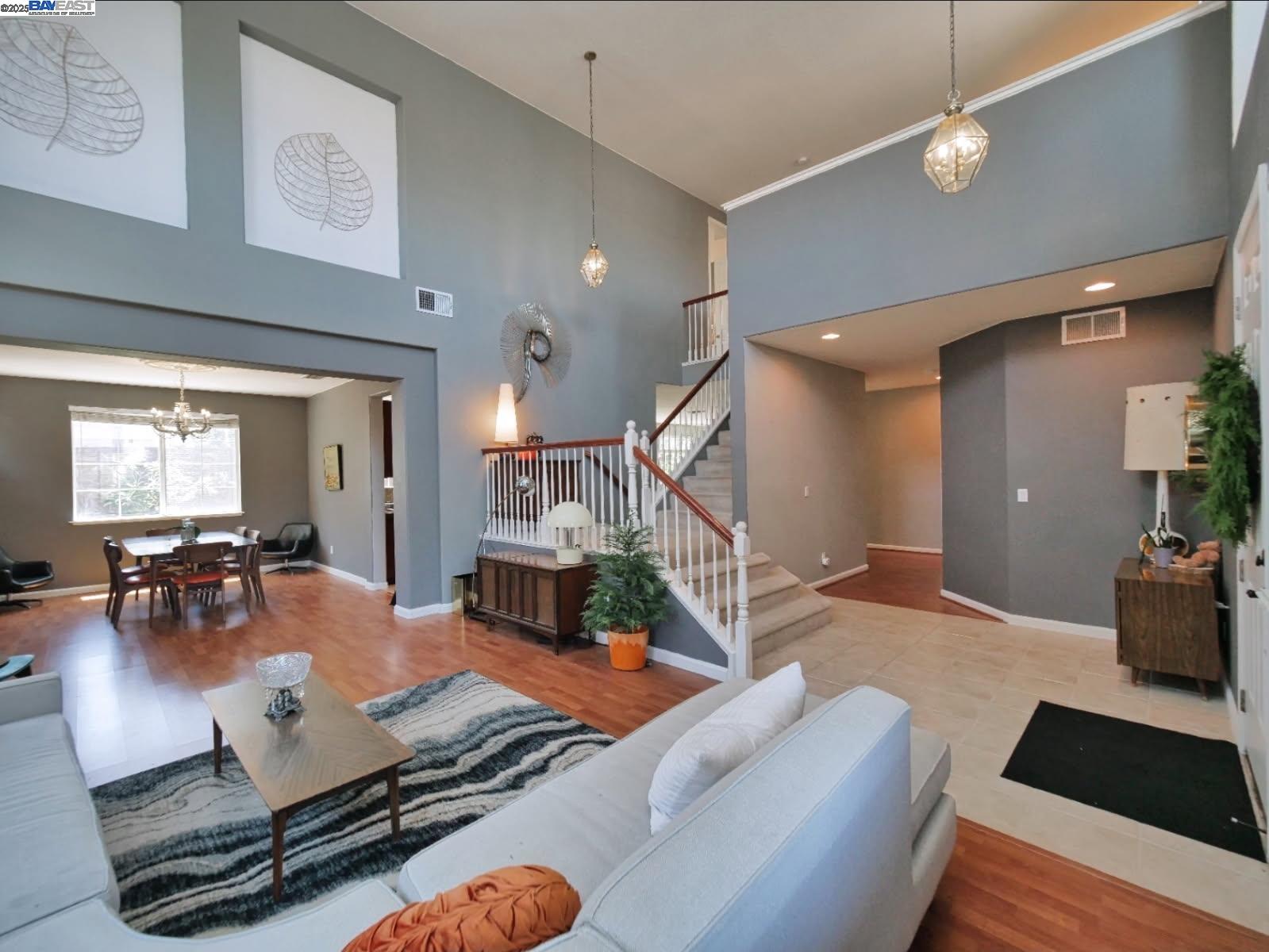 Detail Gallery Image 9 of 27 For 1242 Ne Tulloch, Tracy,  CA 95304 - 5 Beds | 3 Baths