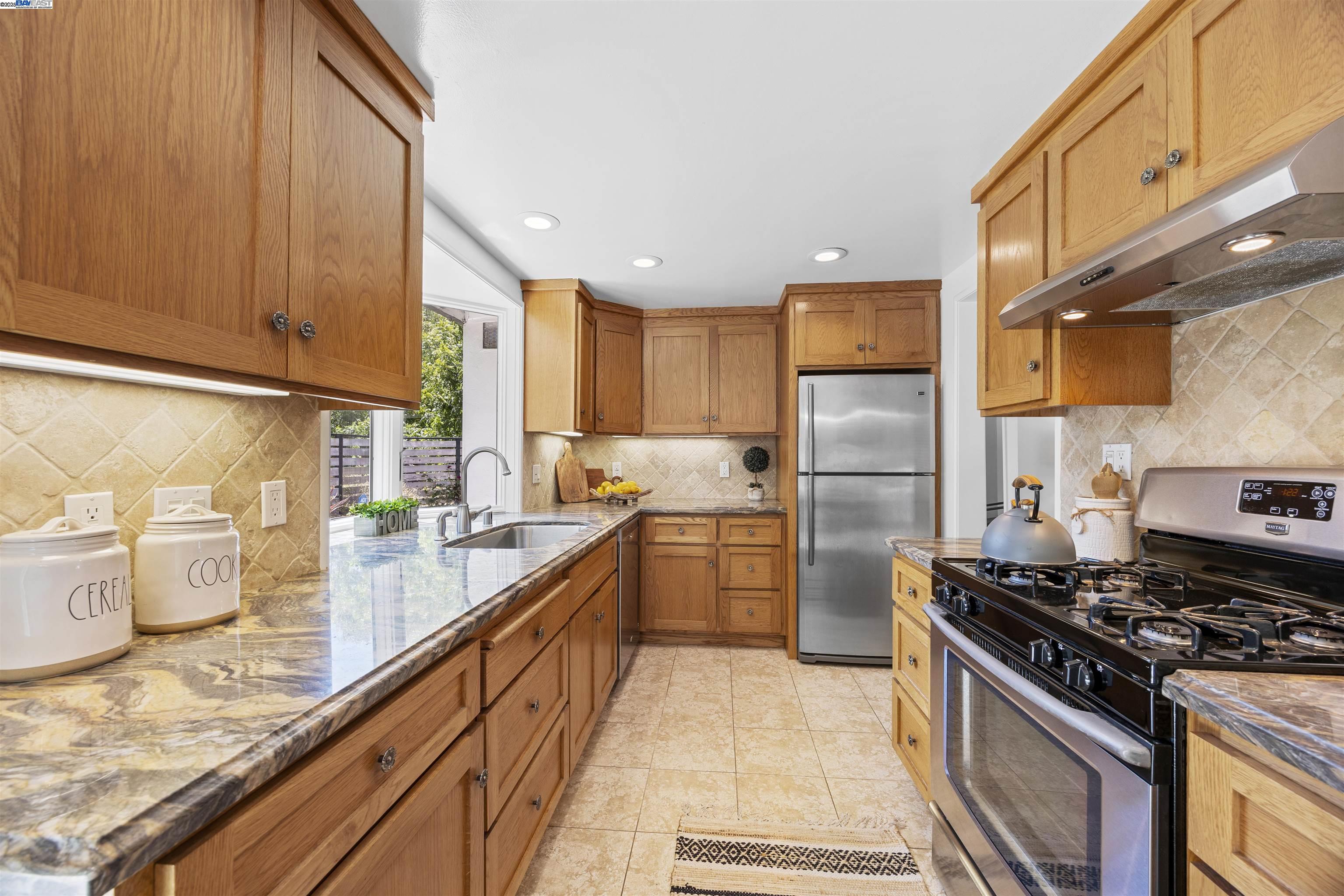 Detail Gallery Image 13 of 36 For 4600 Driftwood Ct, El Sobrante,  CA 94803 - 3 Beds | 2 Baths