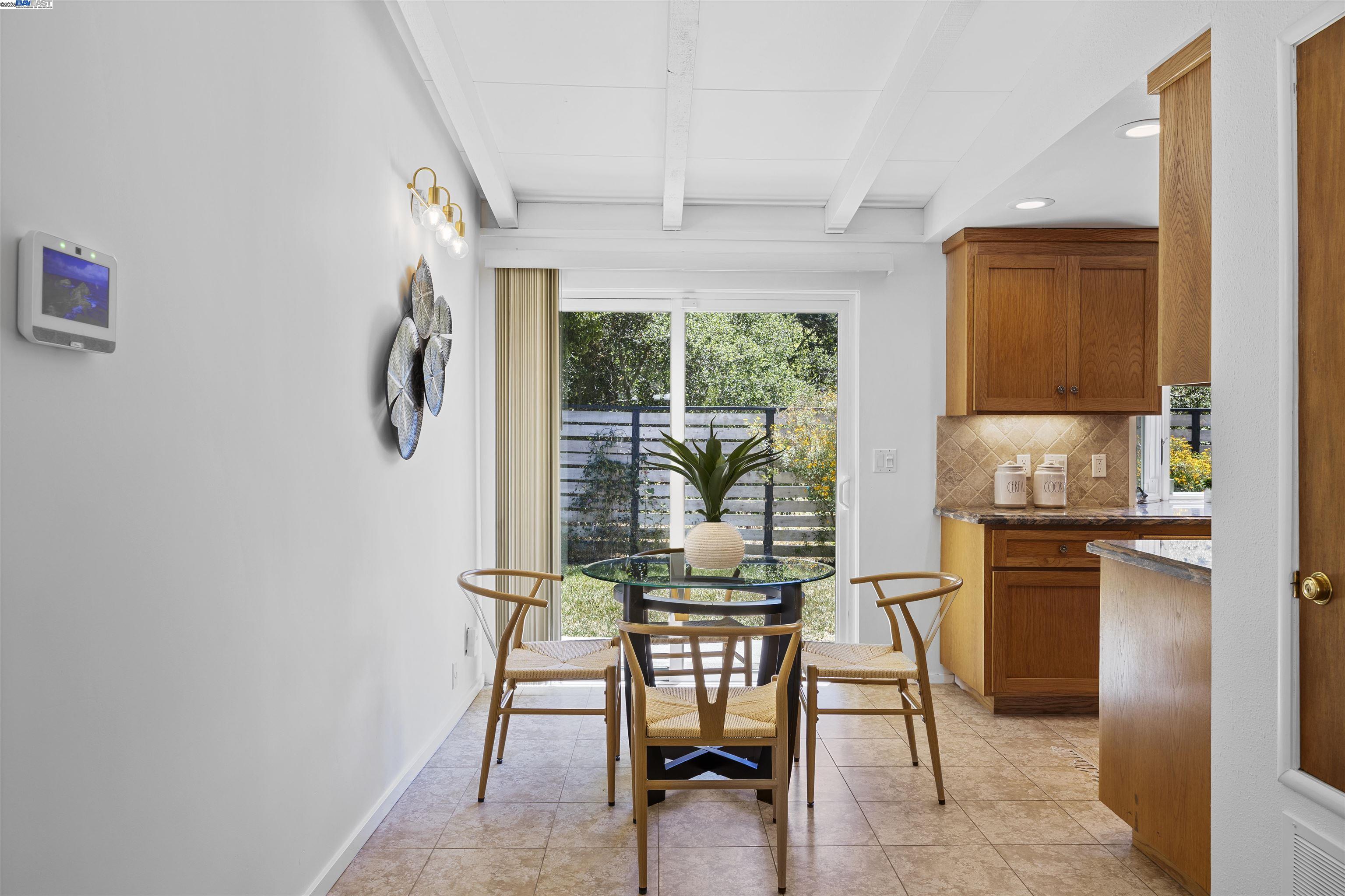 Detail Gallery Image 5 of 36 For 4600 Driftwood Ct, El Sobrante,  CA 94803 - 3 Beds | 2 Baths