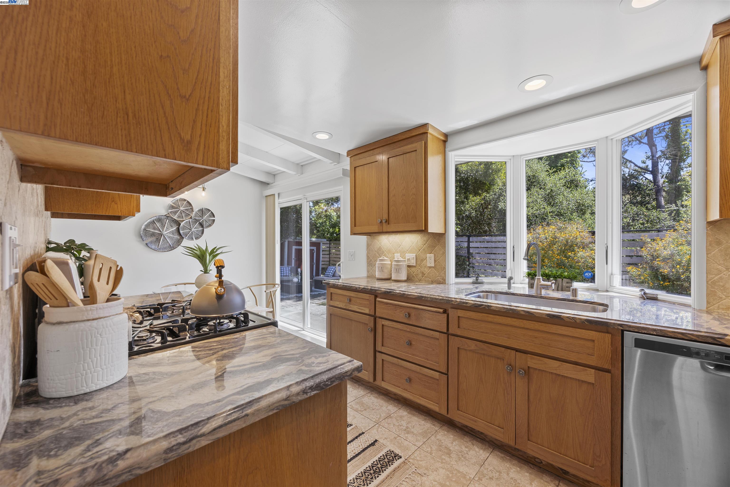 Detail Gallery Image 9 of 36 For 4600 Driftwood Ct, El Sobrante,  CA 94803 - 3 Beds | 2 Baths