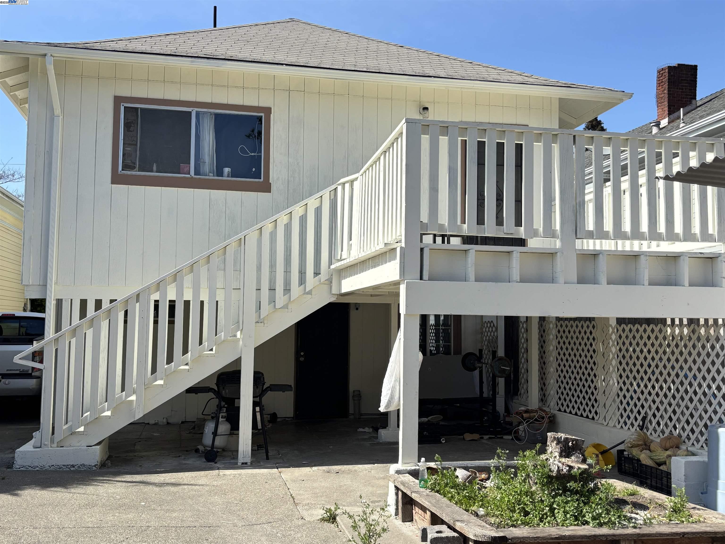 Detail Gallery Image 1 of 8 For 2042 Rosedale Ave., Oakland,  CA 94601 - 3 Beds | 1 Baths