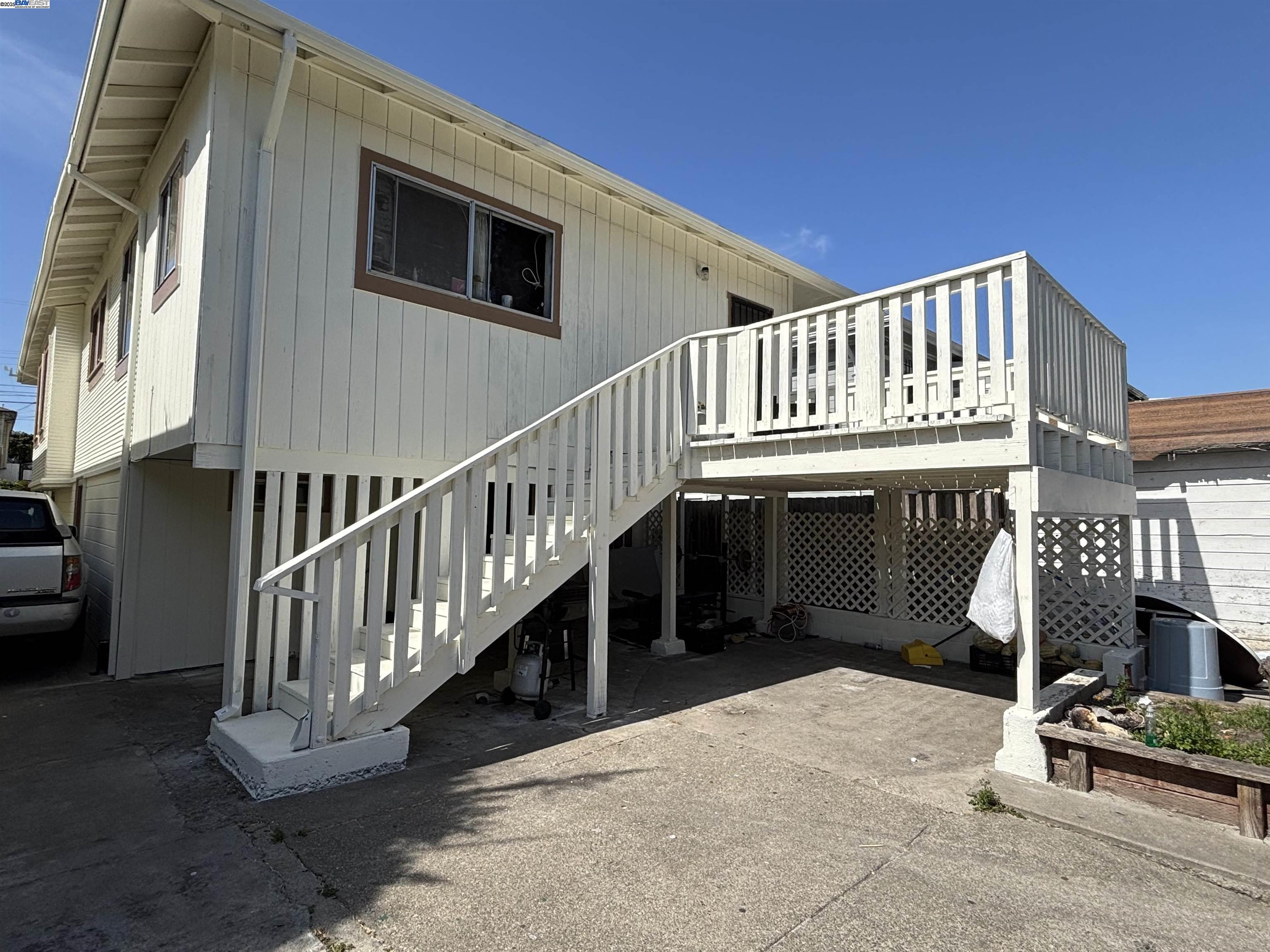 Detail Gallery Image 5 of 8 For 2042 Rosedale Ave., Oakland,  CA 94601 - 3 Beds | 1 Baths