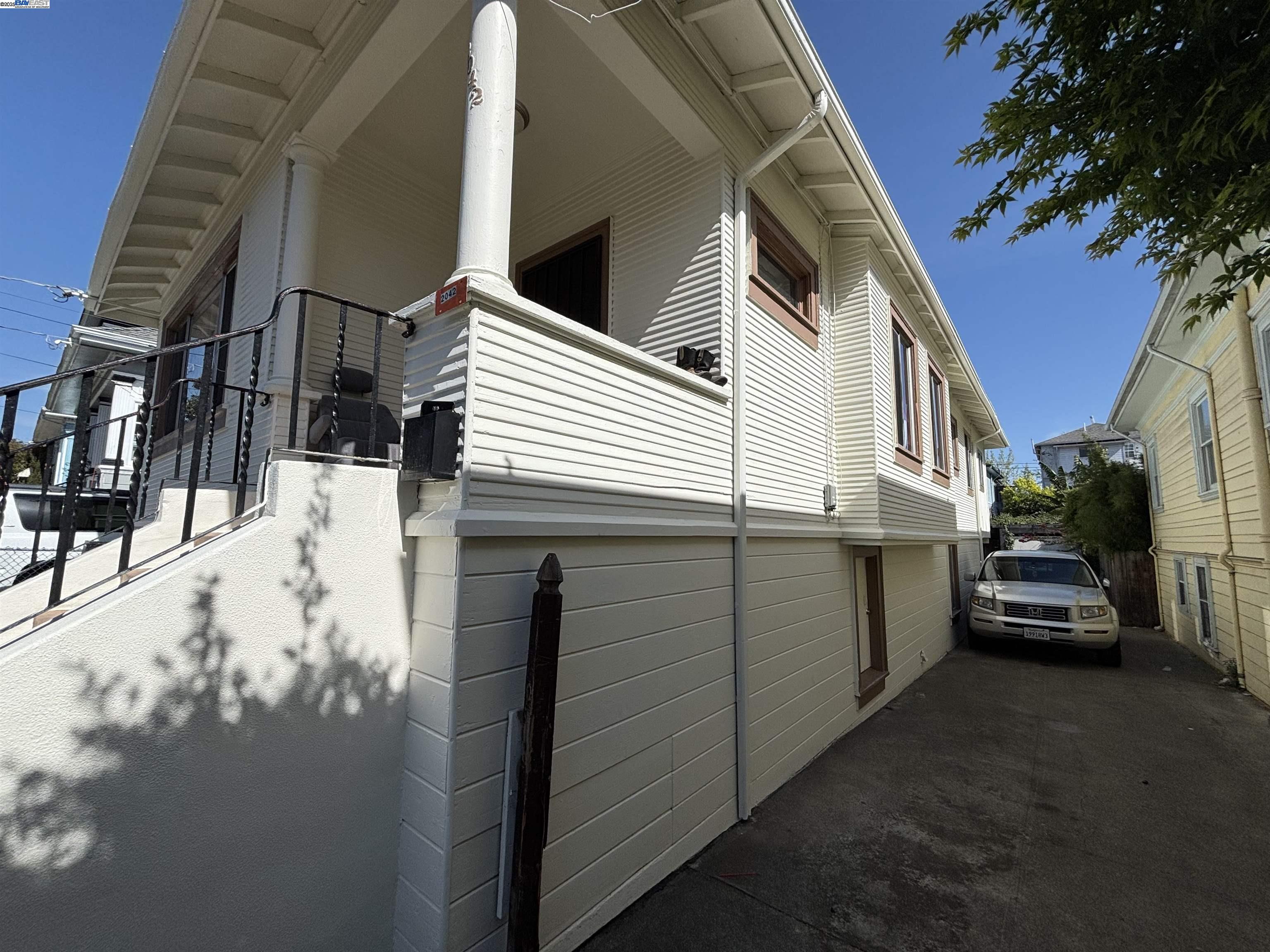 Detail Gallery Image 7 of 8 For 2042 Rosedale Ave., Oakland,  CA 94601 - 3 Beds | 1 Baths