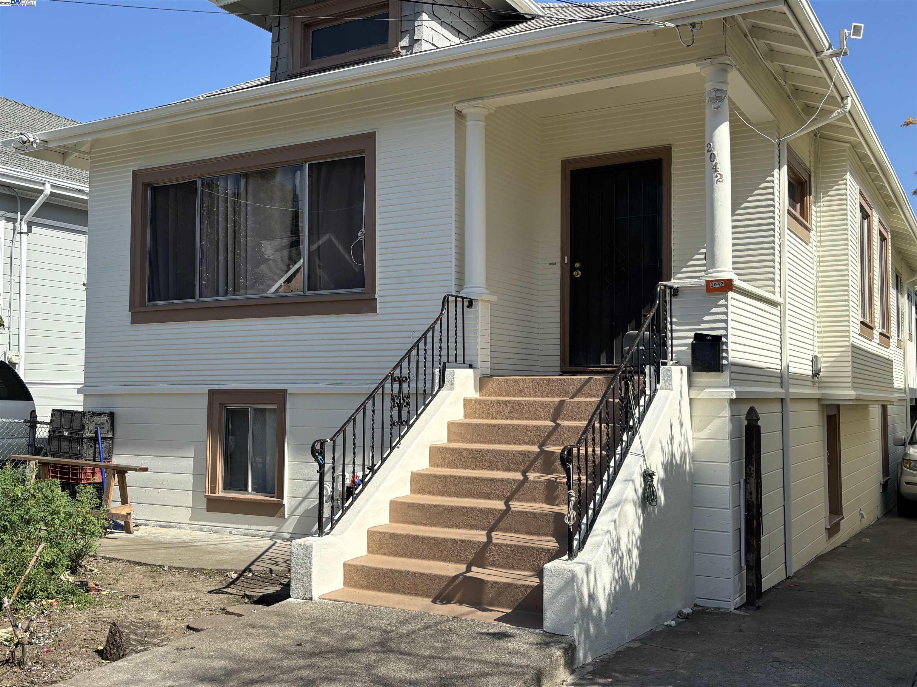 Detail Gallery Image 8 of 8 For 2042 Rosedale Ave., Oakland,  CA 94601 - 3 Beds | 1 Baths