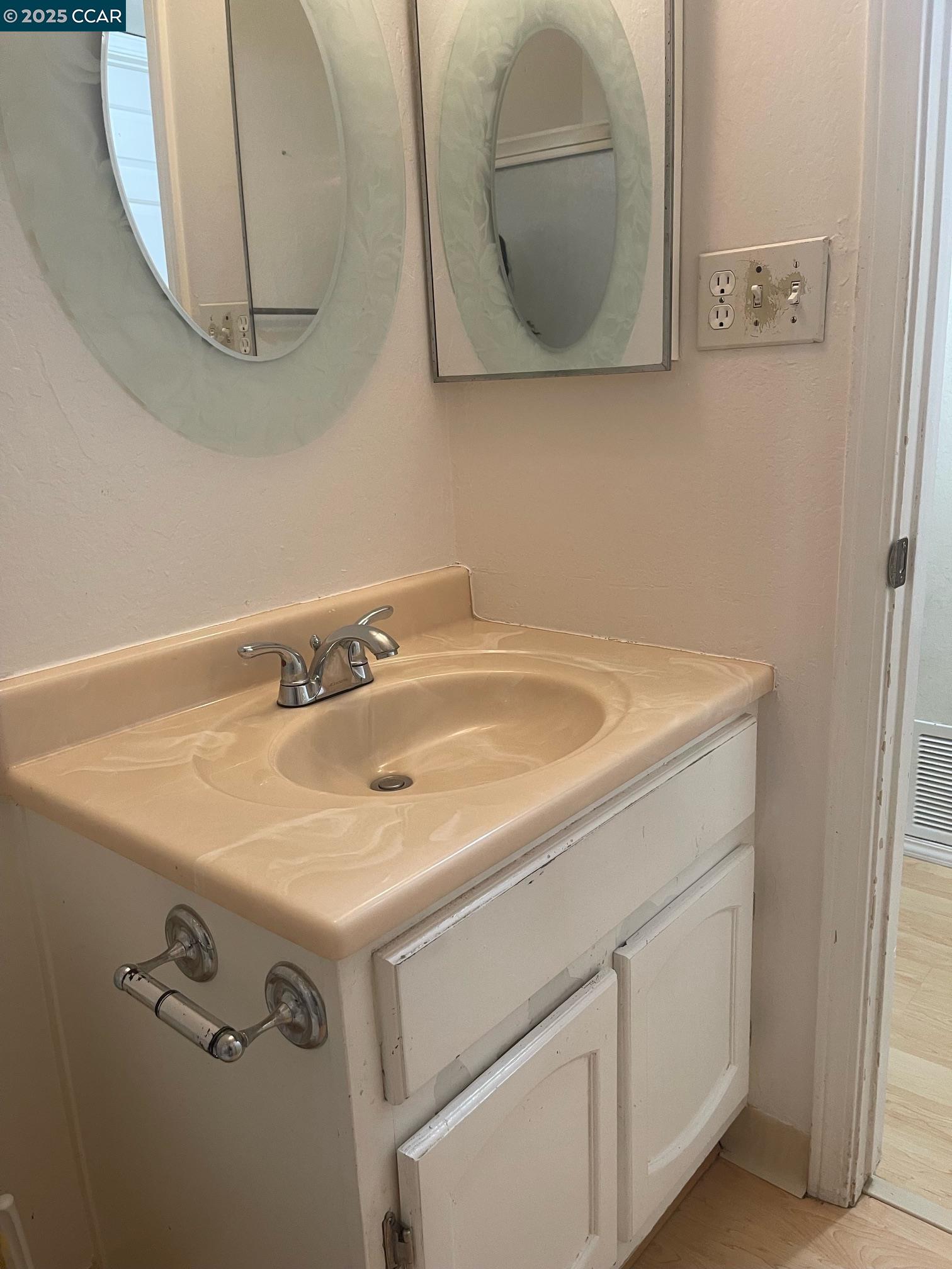 Photo #5: 41102310 Listing 