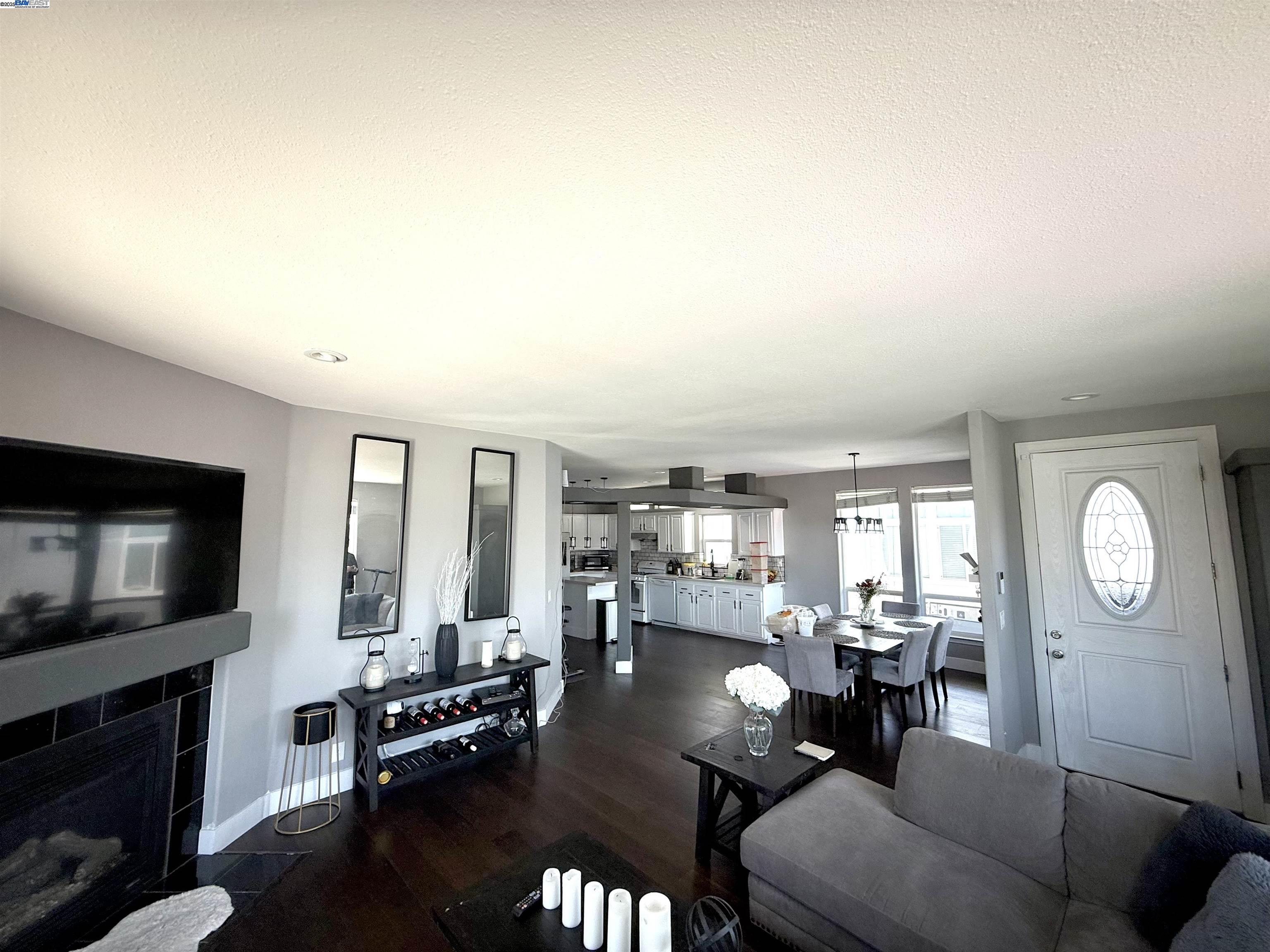 Detail Gallery Image 3 of 19 For 1225 Vienna Dr #450,  Sunnyvale,  CA 94089 - 3 Beds | 2 Baths