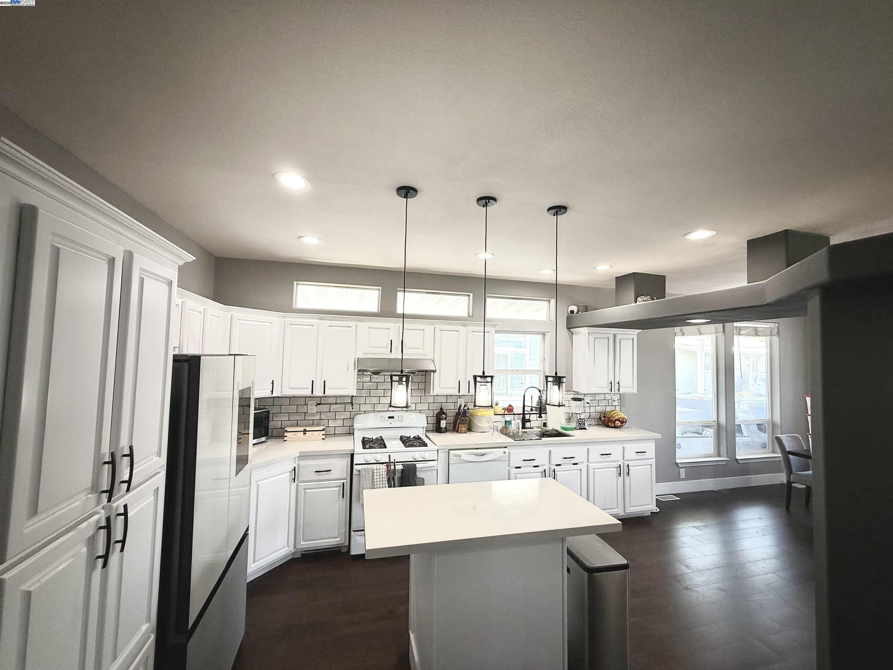 Detail Gallery Image 6 of 19 For 1225 Vienna Dr #450,  Sunnyvale,  CA 94089 - 3 Beds | 2 Baths