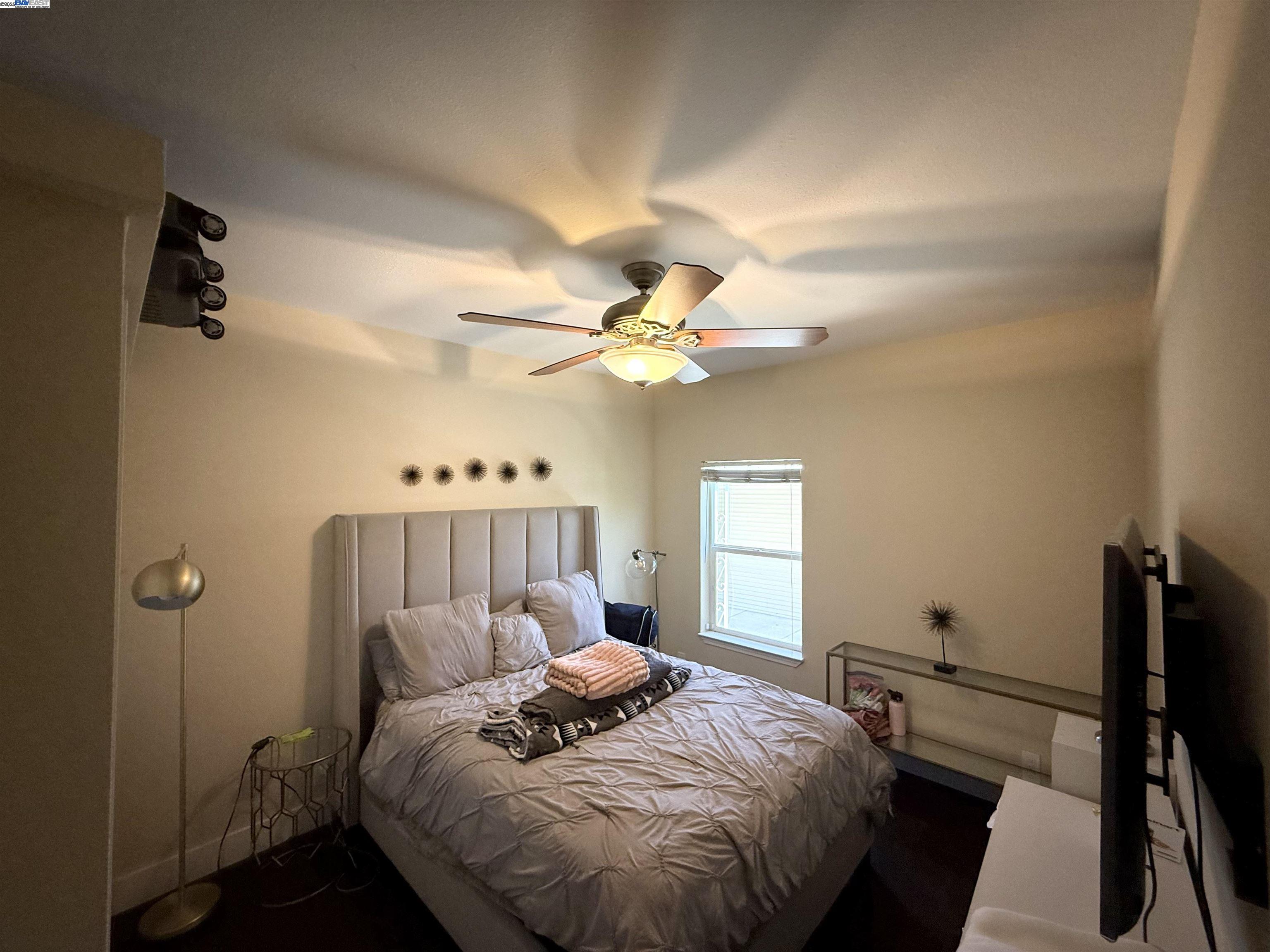 Detail Gallery Image 7 of 19 For 1225 Vienna Dr #450,  Sunnyvale,  CA 94089 - 3 Beds | 2 Baths