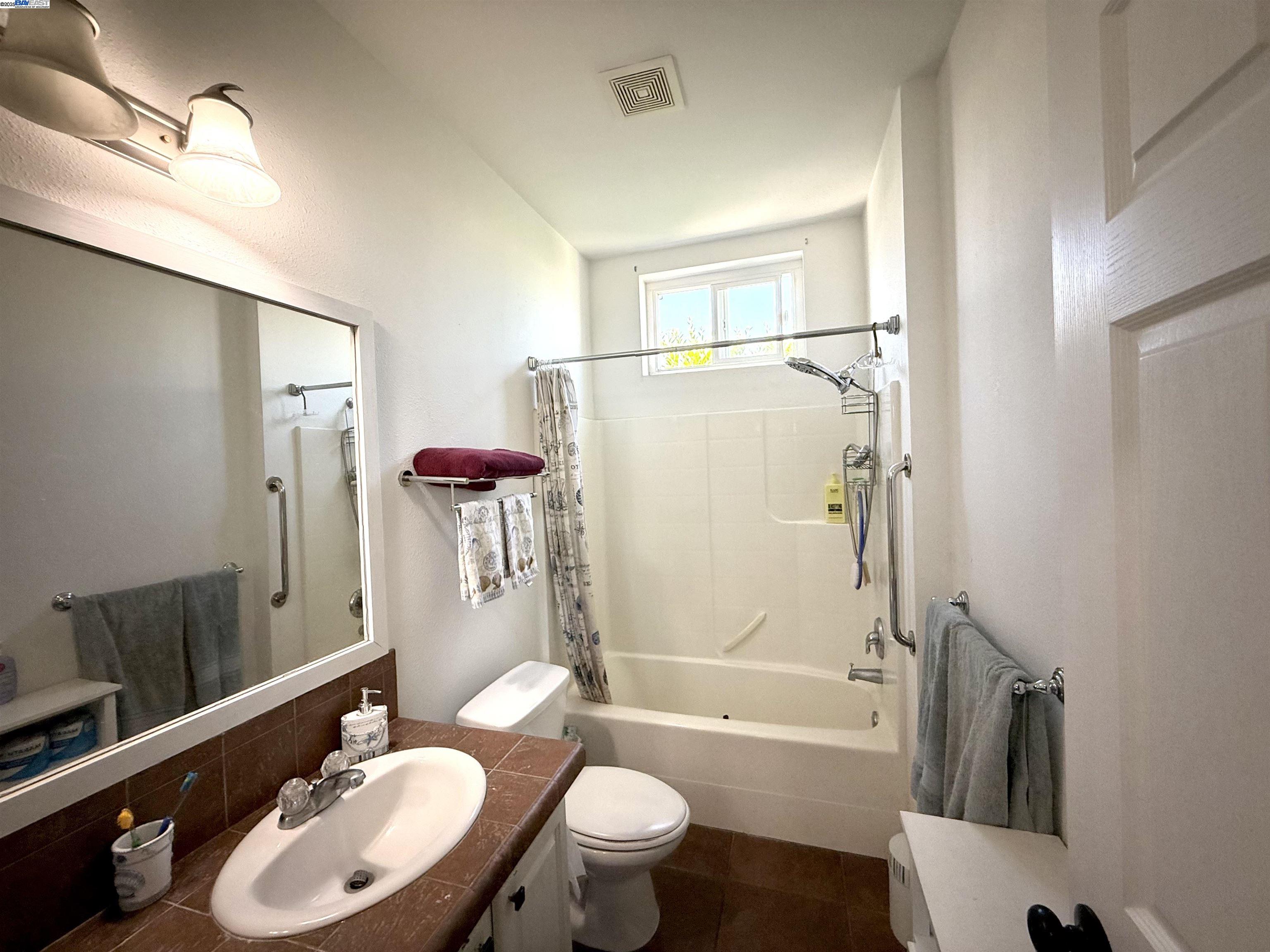 Detail Gallery Image 9 of 19 For 1225 Vienna Dr #450,  Sunnyvale,  CA 94089 - 3 Beds | 2 Baths