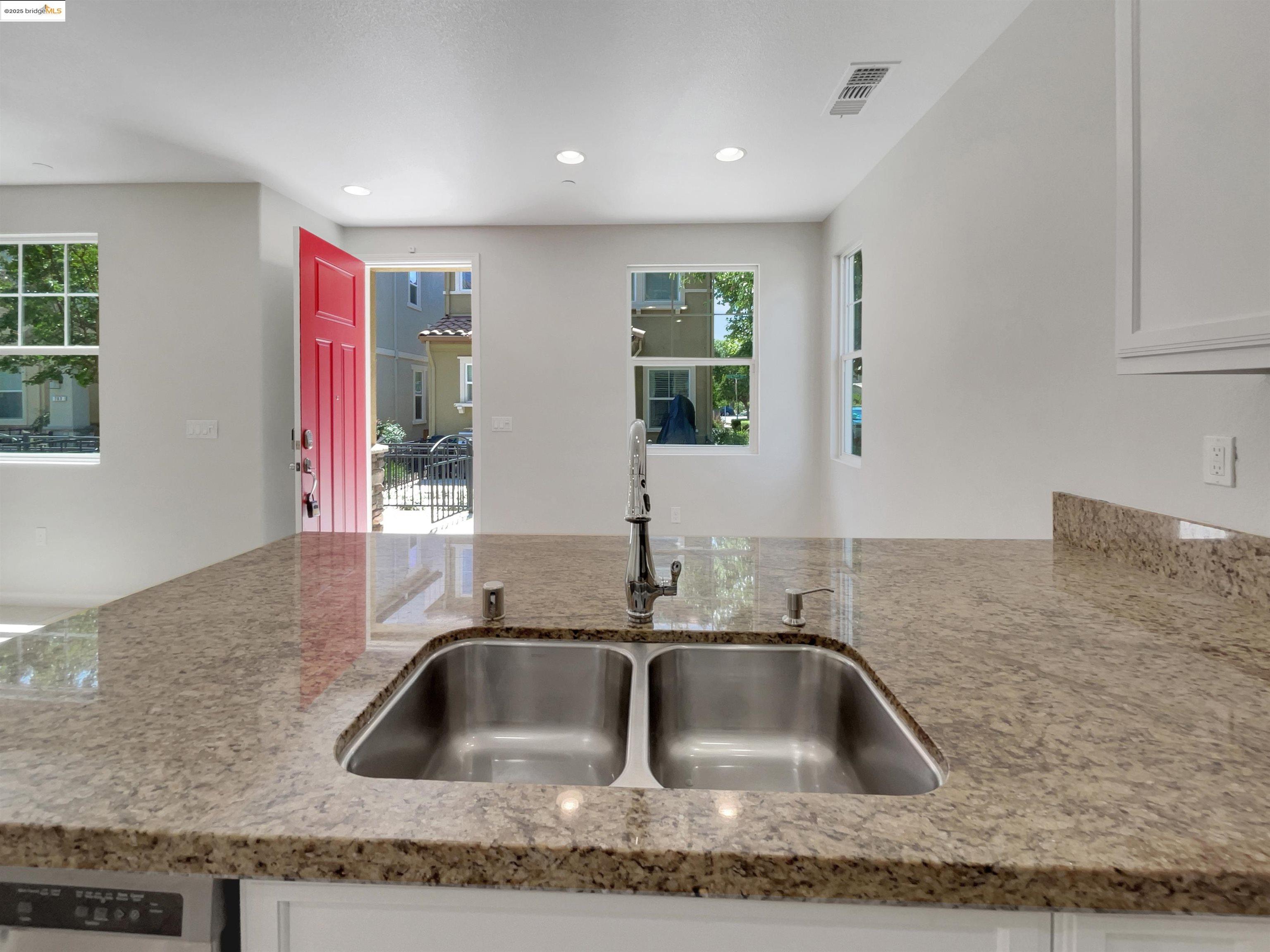 Detail Gallery Image 15 of 30 For 789 King Palm Ln, Brentwood,  CA 94513 - 3 Beds | 2/1 Baths
