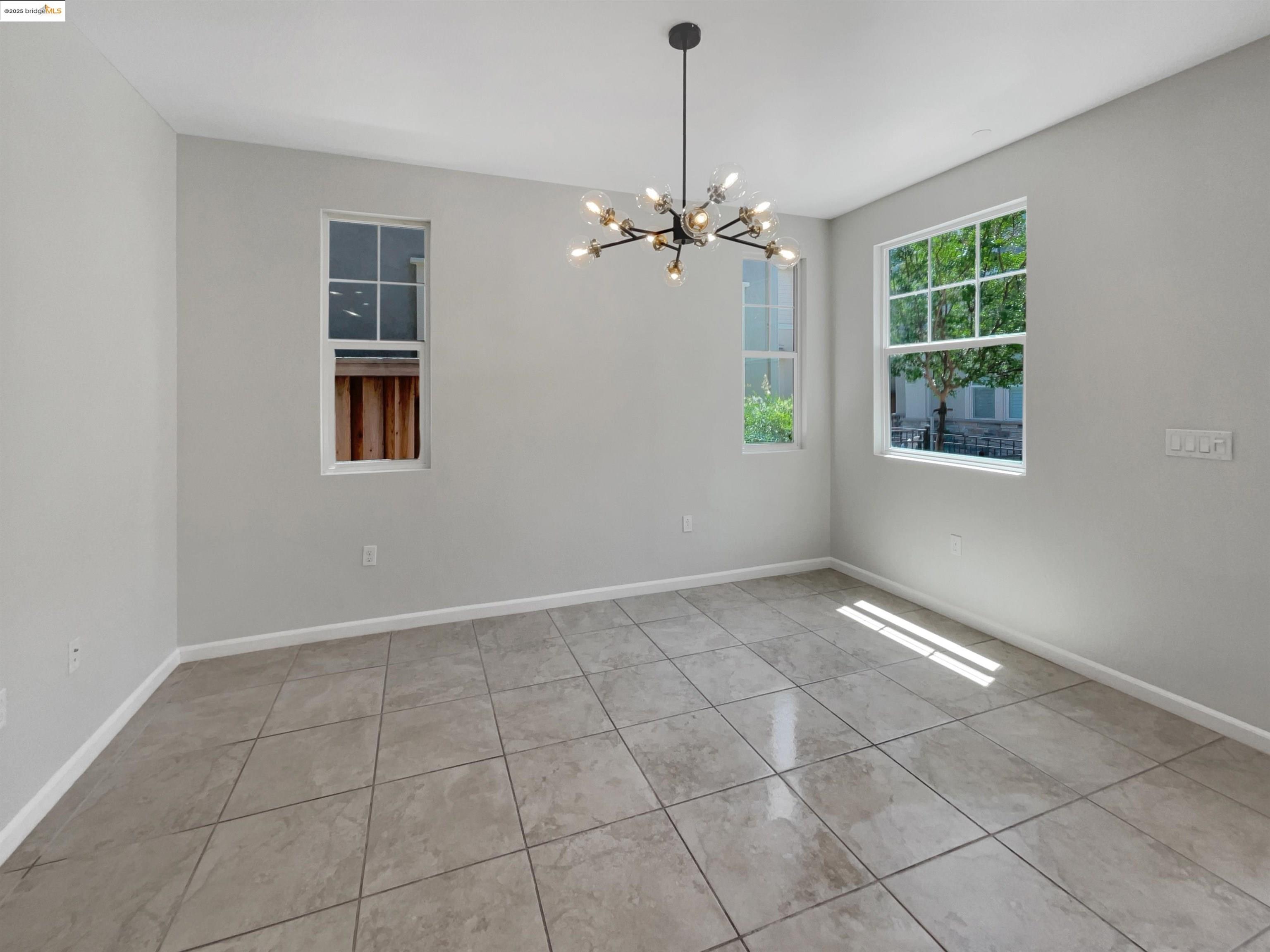 Detail Gallery Image 3 of 30 For 789 King Palm Ln, Brentwood,  CA 94513 - 3 Beds | 2/1 Baths