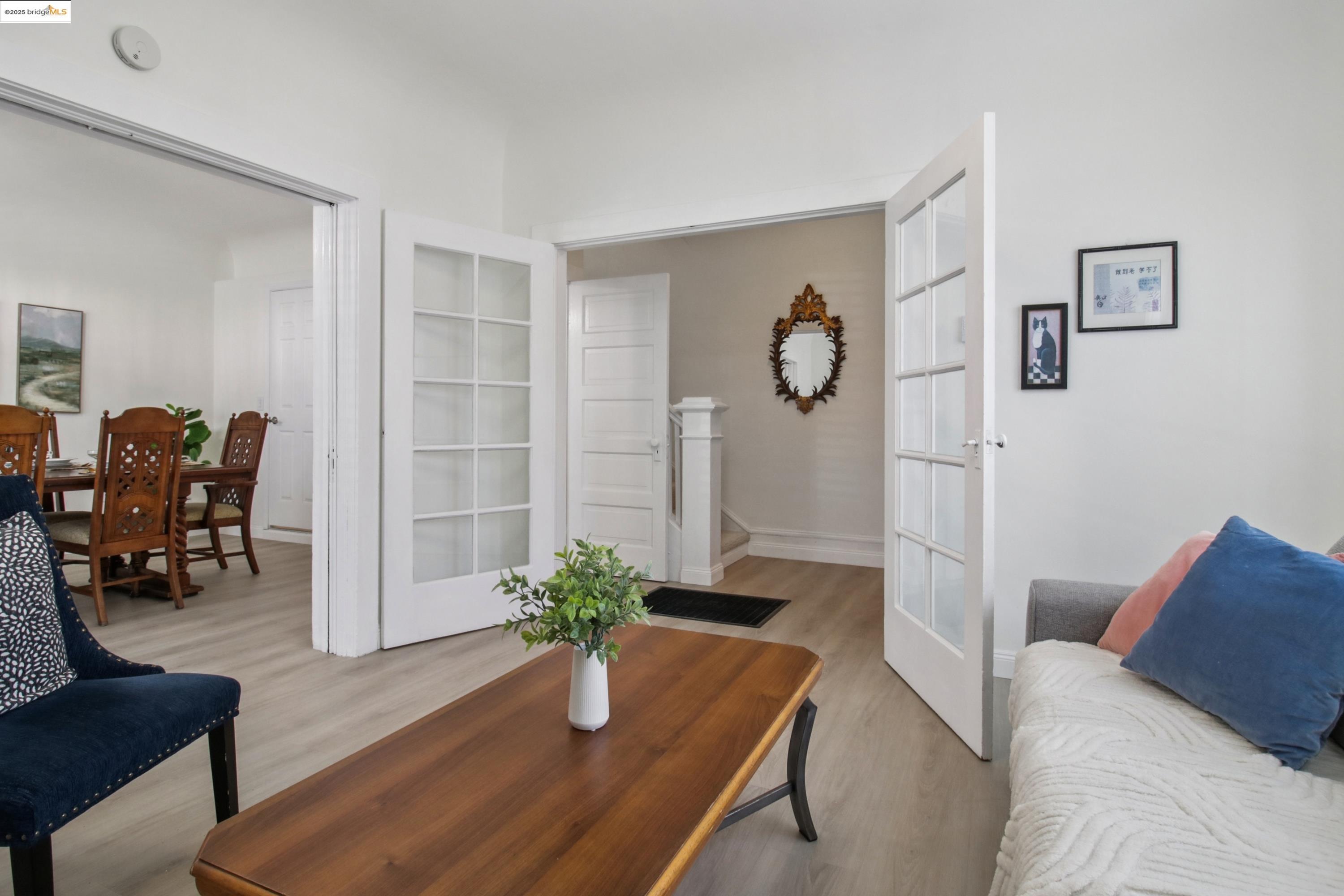 Detail Gallery Image 2 of 36 For 2353 E 21st St, Oakland,  CA 94601 - 4 Beds | 2/1 Baths