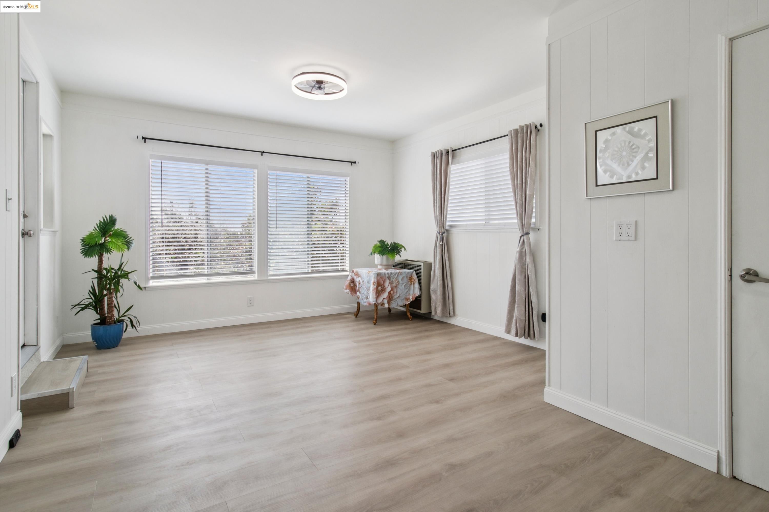 Detail Gallery Image 12 of 36 For 2353 E 21st St, Oakland,  CA 94601 - 4 Beds | 2/1 Baths