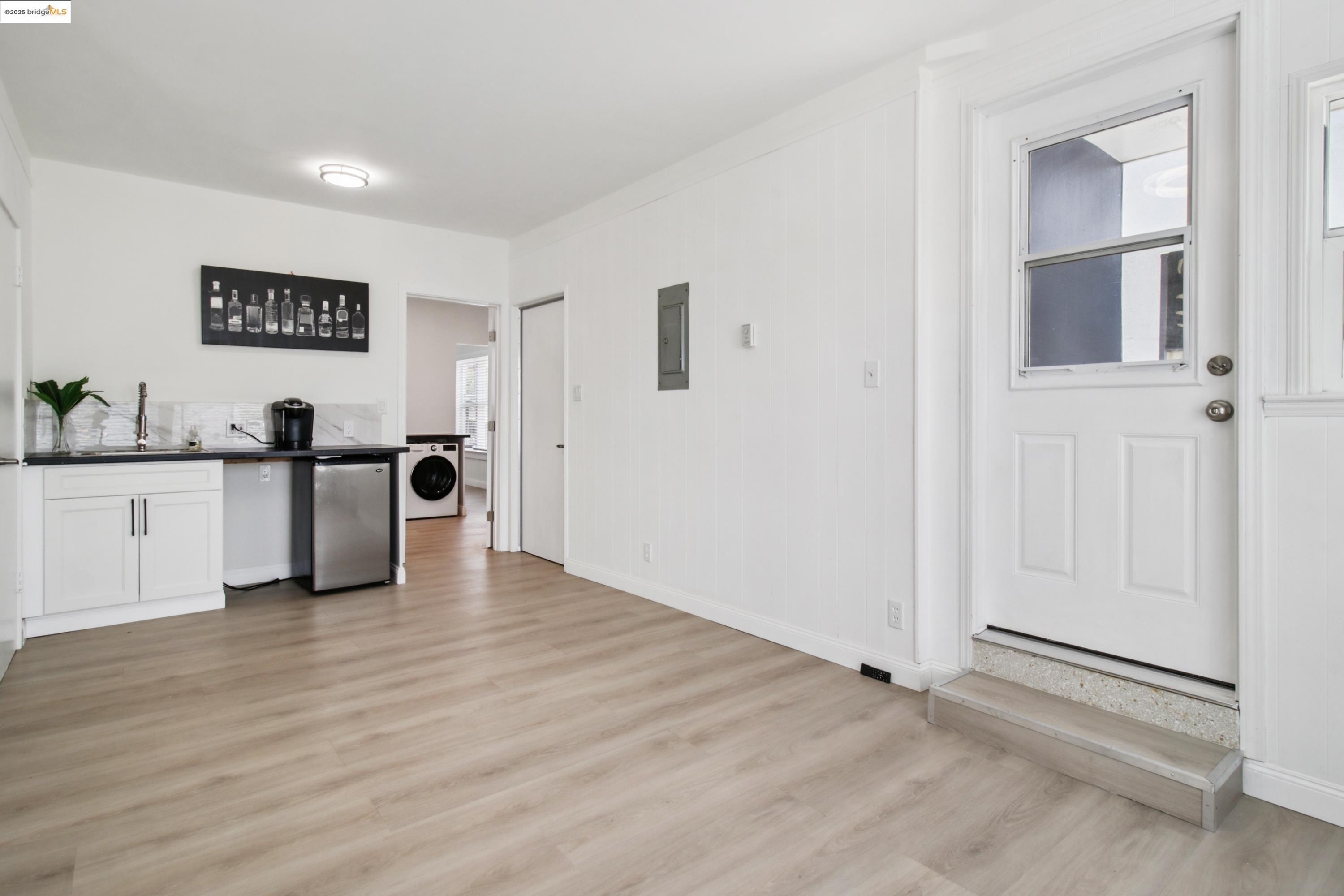 Detail Gallery Image 13 of 36 For 2353 E 21st St, Oakland,  CA 94601 - 4 Beds | 2/1 Baths