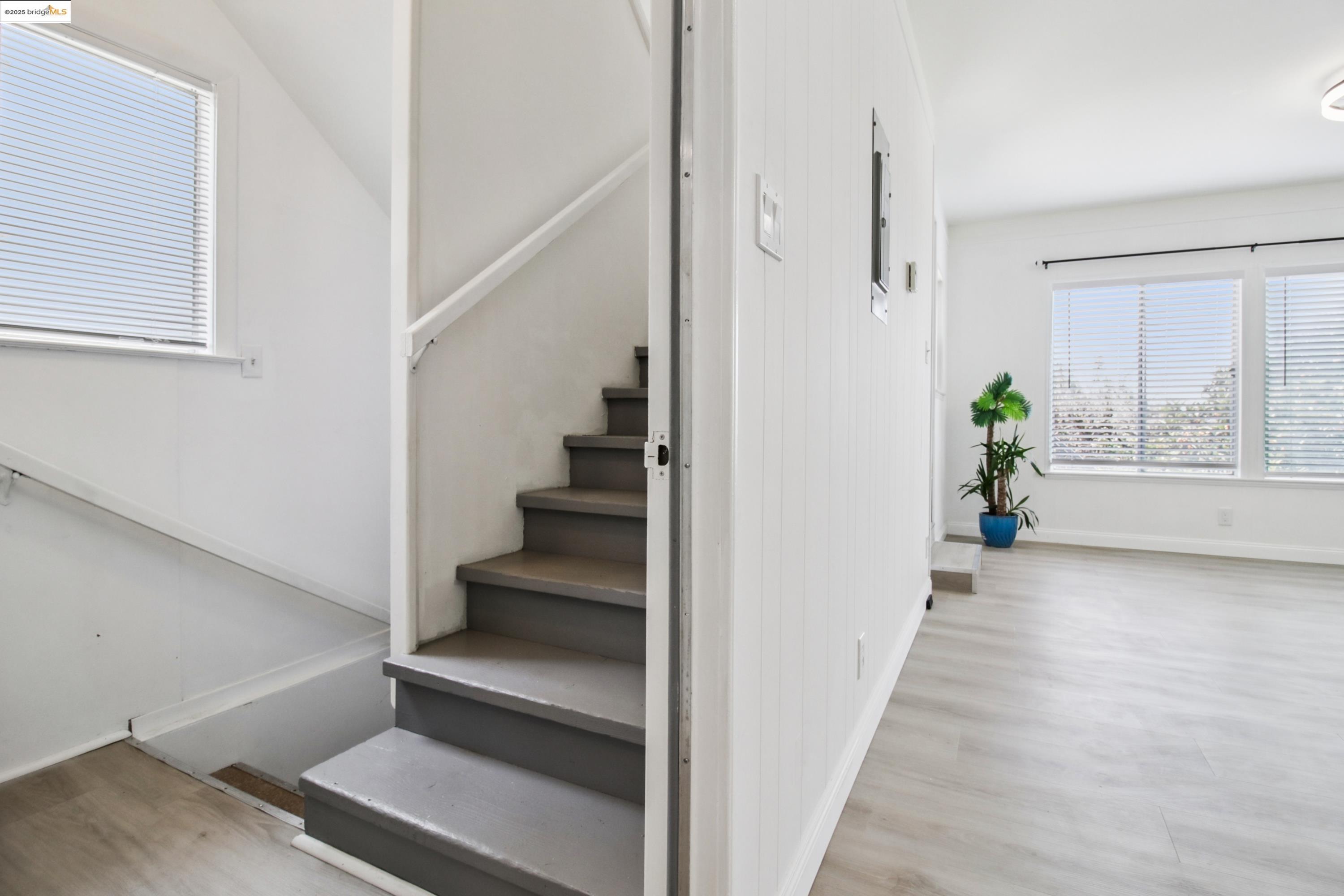 Detail Gallery Image 14 of 36 For 2353 E 21st St, Oakland,  CA 94601 - 4 Beds | 2/1 Baths