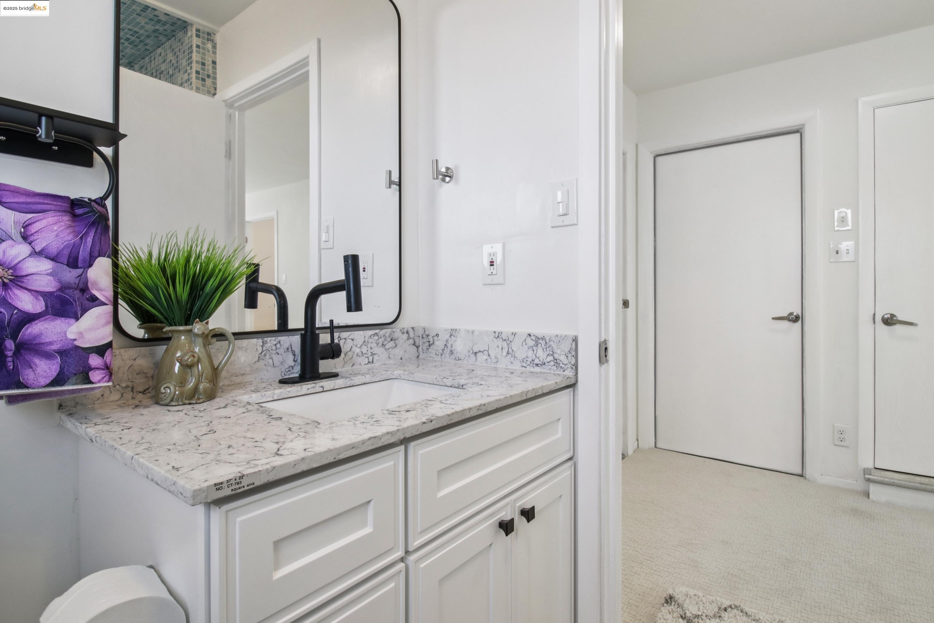 Detail Gallery Image 17 of 36 For 2353 E 21st St, Oakland,  CA 94601 - 4 Beds | 2/1 Baths