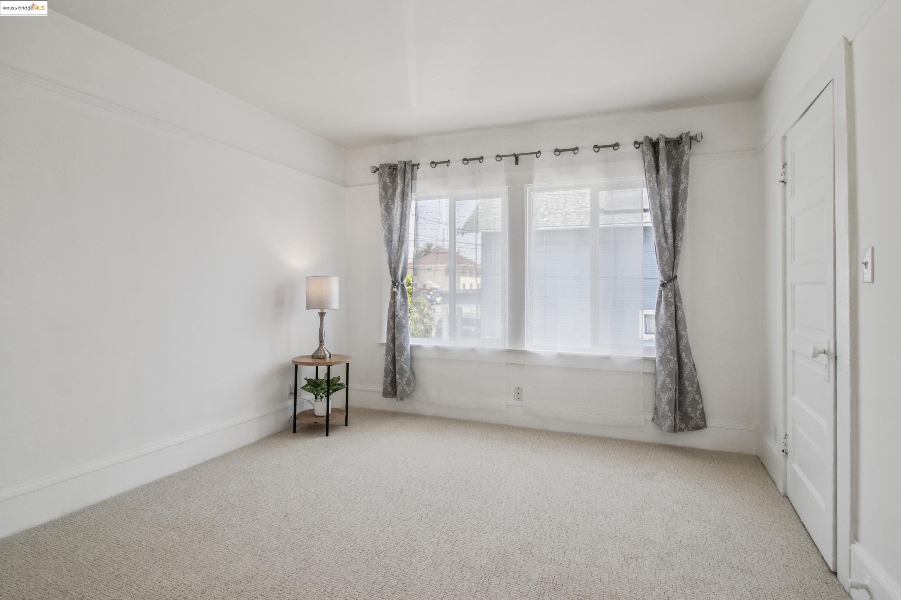 Detail Gallery Image 21 of 36 For 2353 E 21st St, Oakland,  CA 94601 - 4 Beds | 2/1 Baths