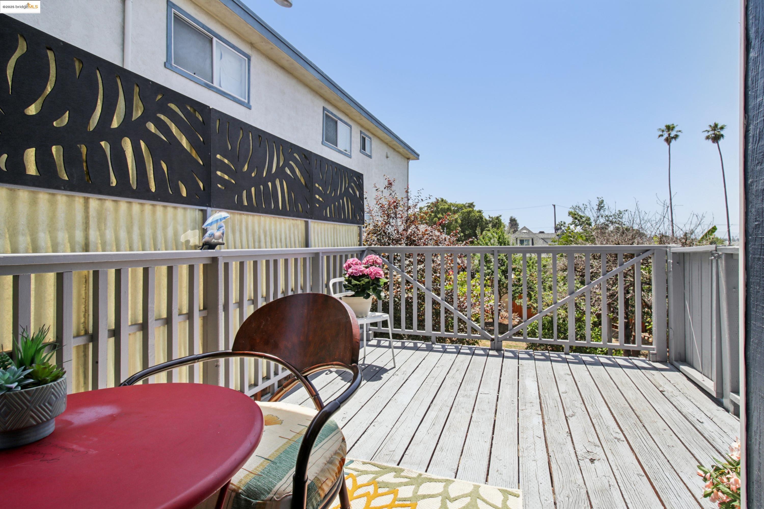 Detail Gallery Image 27 of 36 For 2353 E 21st St, Oakland,  CA 94601 - 4 Beds | 2/1 Baths