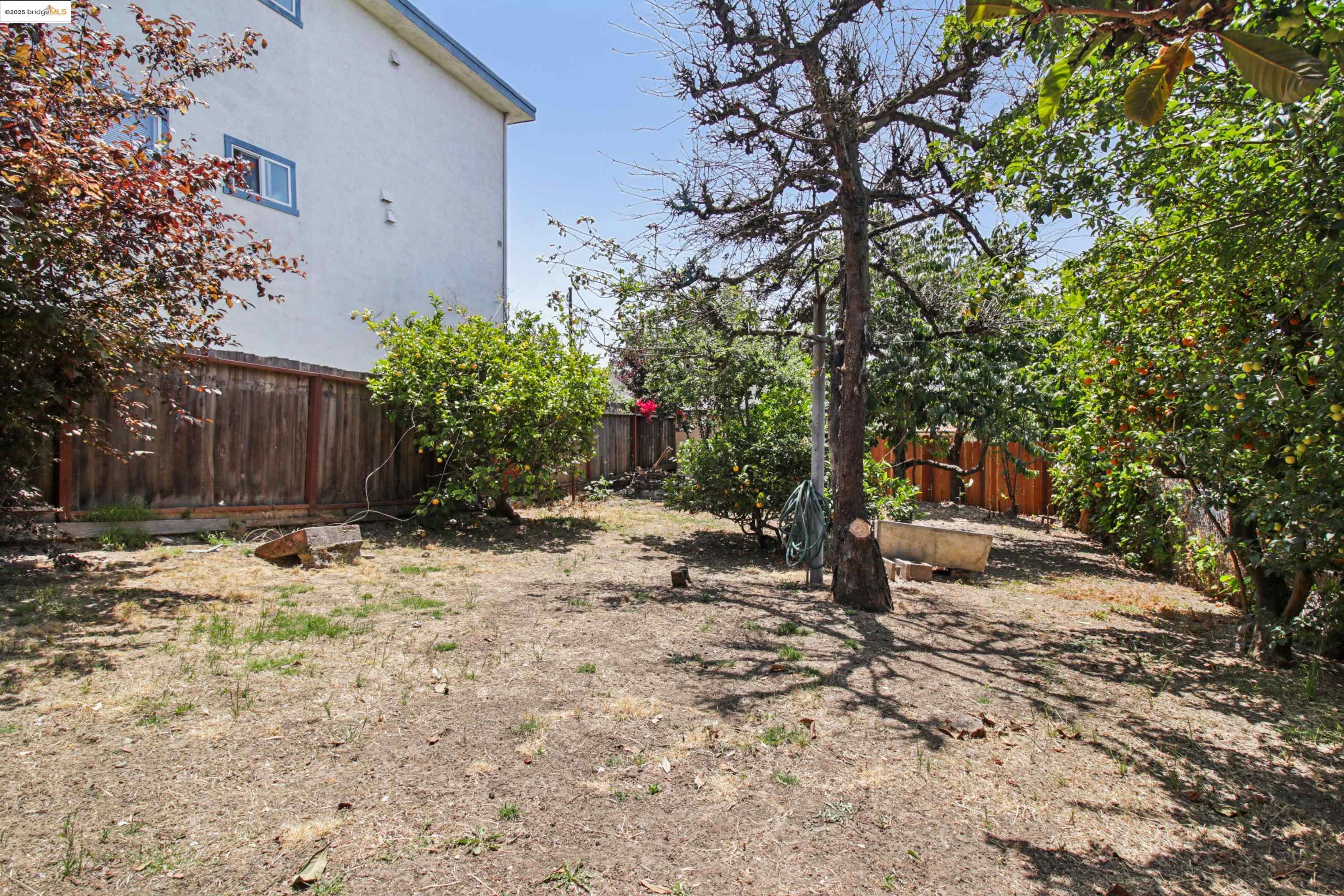 Detail Gallery Image 28 of 36 For 2353 E 21st St, Oakland,  CA 94601 - 4 Beds | 2/1 Baths