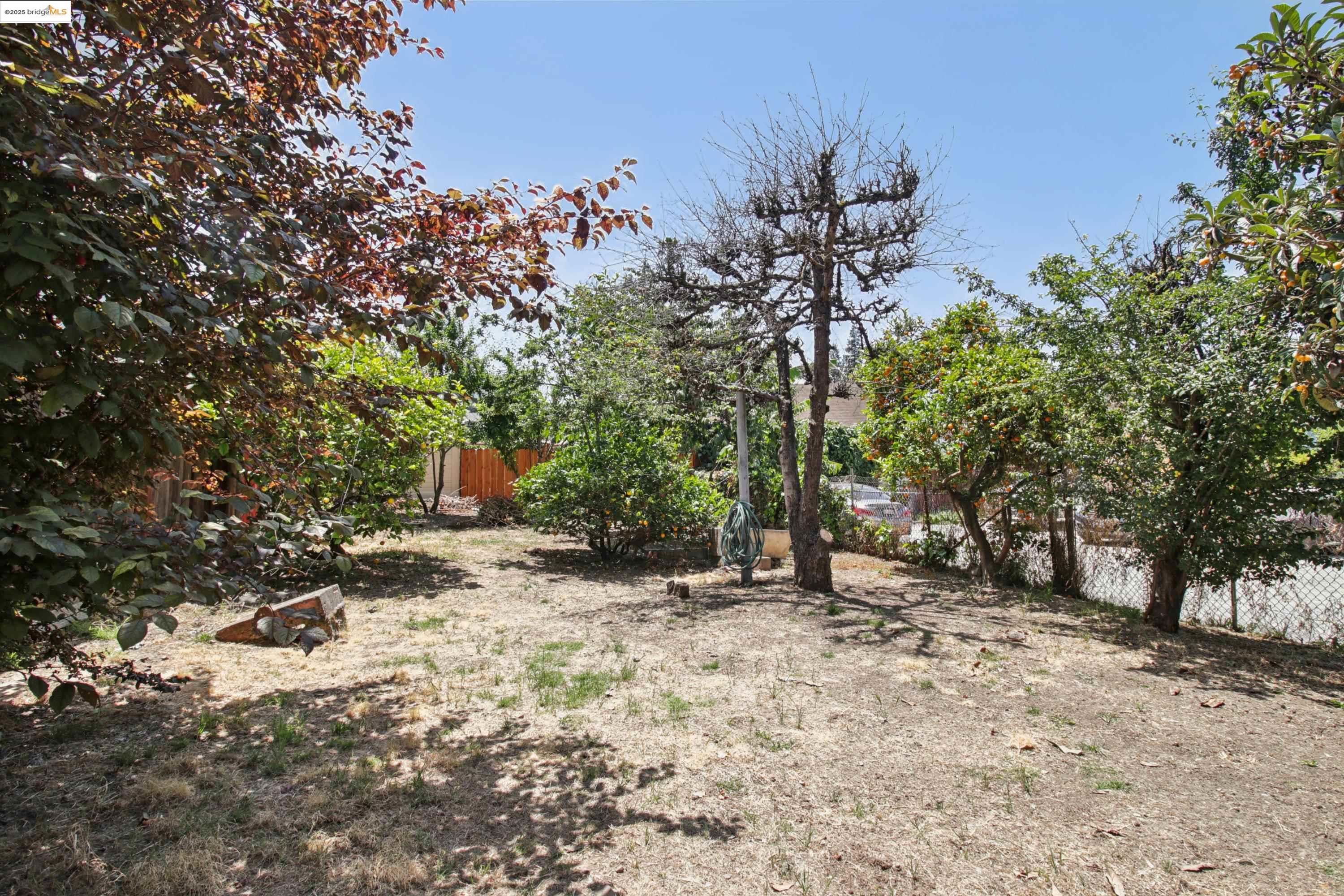 Detail Gallery Image 29 of 36 For 2353 E 21st St, Oakland,  CA 94601 - 4 Beds | 2/1 Baths