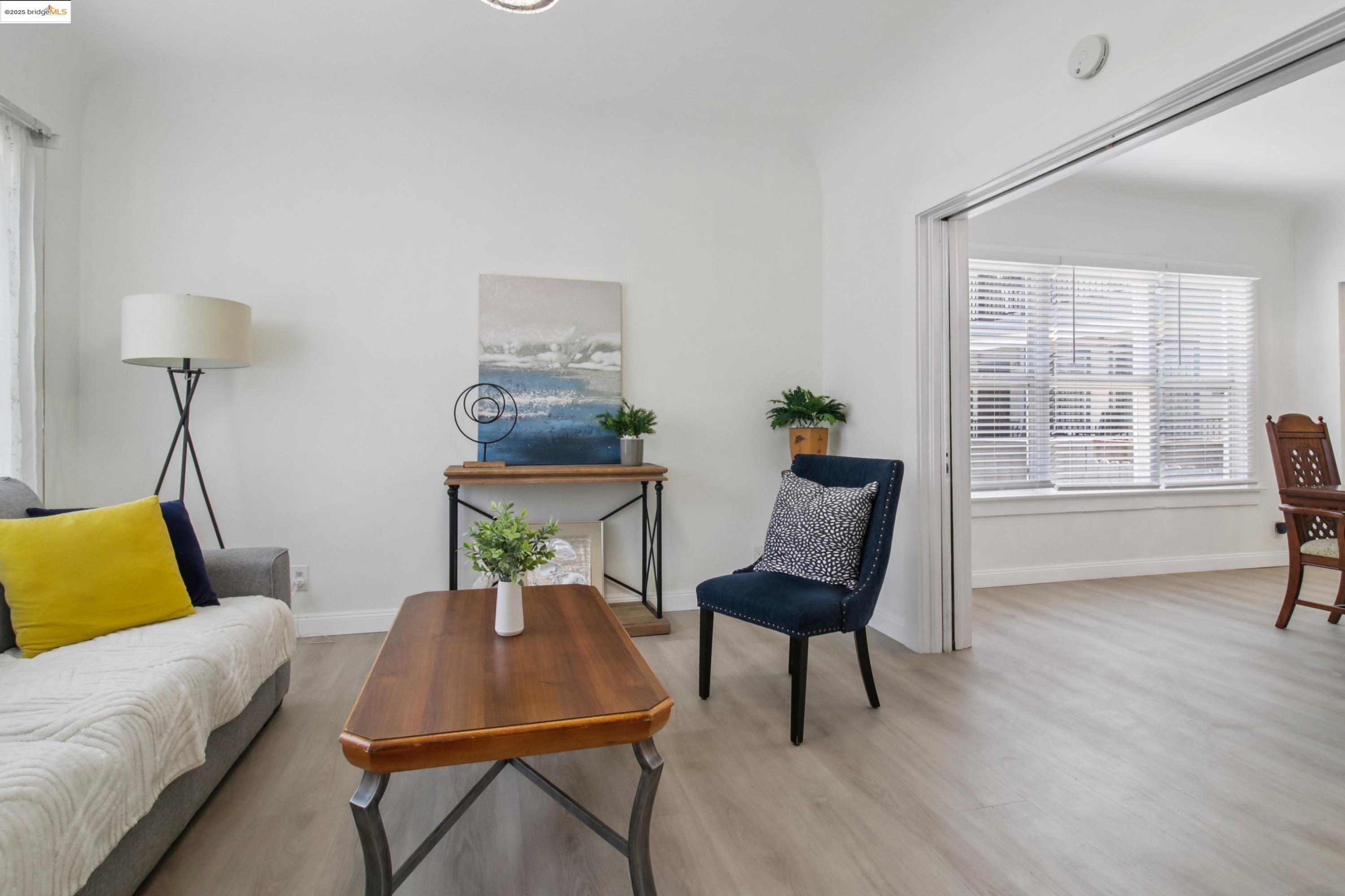 Detail Gallery Image 4 of 36 For 2353 E 21st St, Oakland,  CA 94601 - 4 Beds | 2/1 Baths