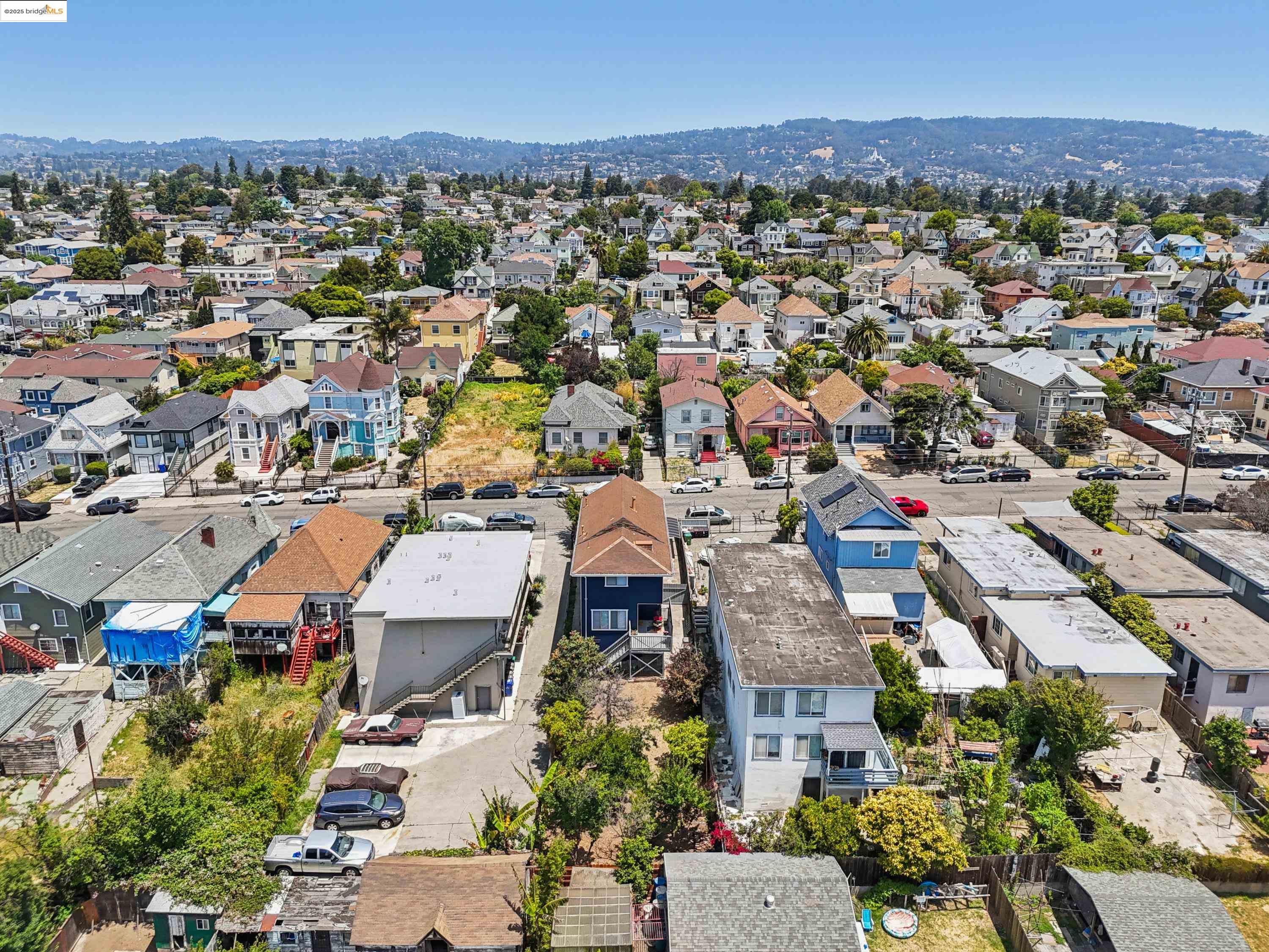 Detail Gallery Image 33 of 36 For 2353 E 21st St, Oakland,  CA 94601 - 4 Beds | 2/1 Baths