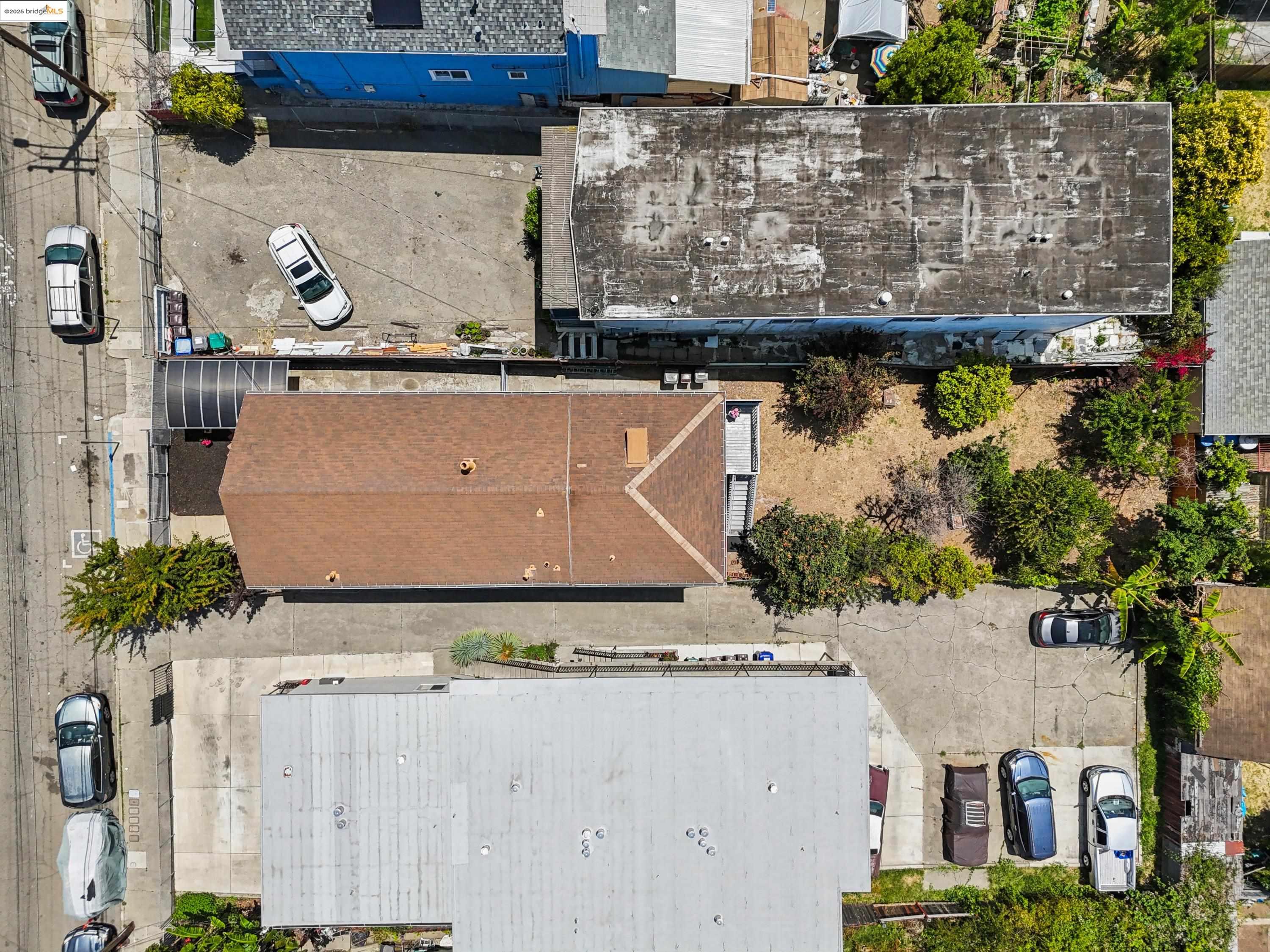 Detail Gallery Image 34 of 36 For 2353 E 21st St, Oakland,  CA 94601 - 4 Beds | 2/1 Baths