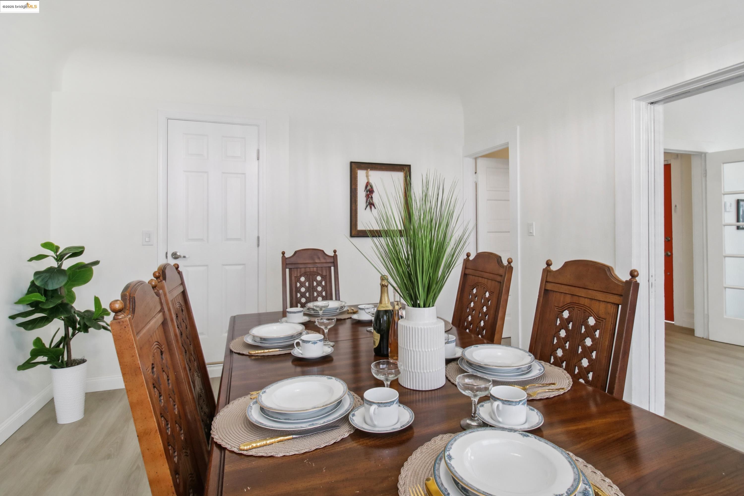 Detail Gallery Image 5 of 36 For 2353 E 21st St, Oakland,  CA 94601 - 4 Beds | 2/1 Baths
