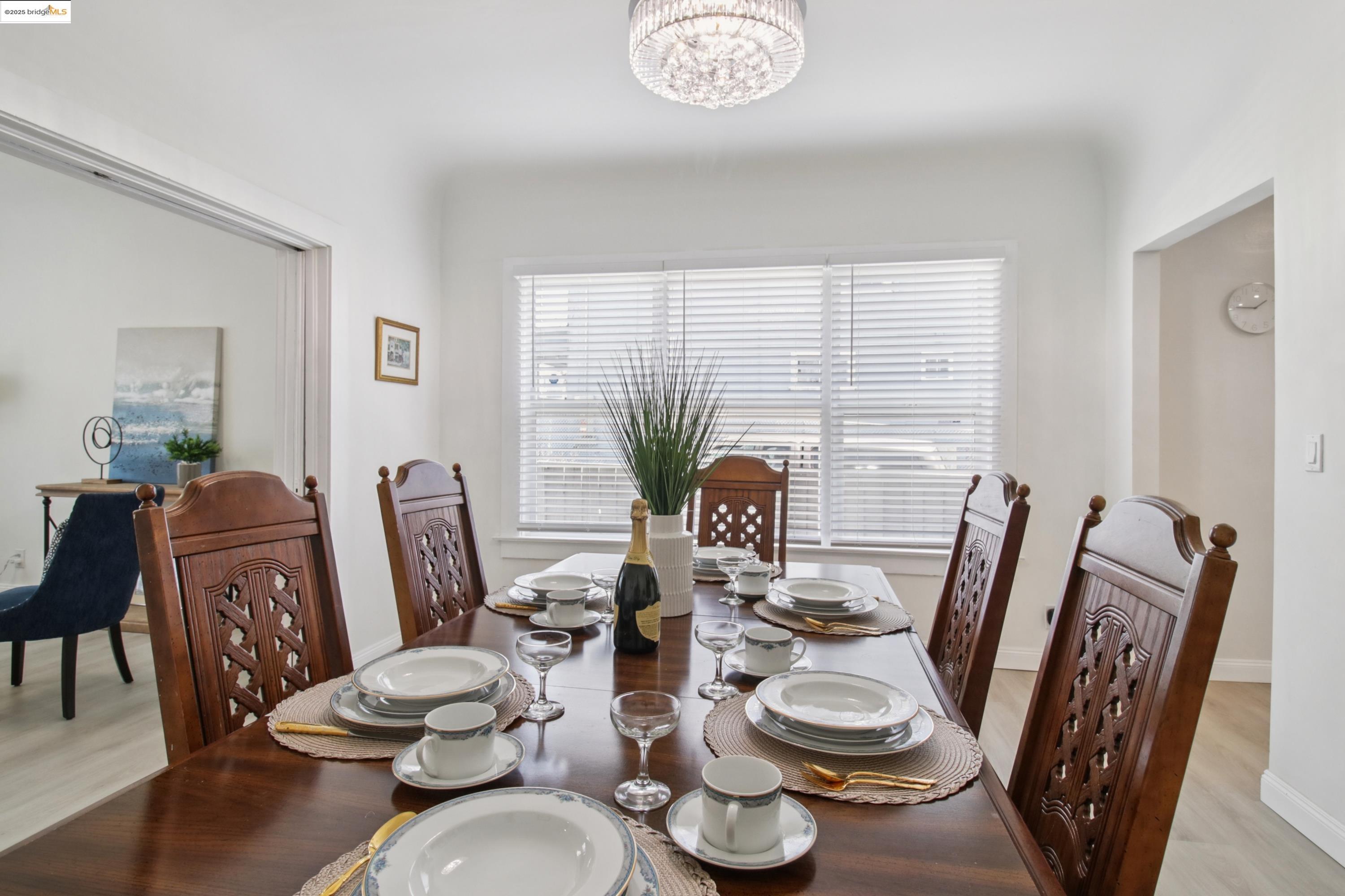 Detail Gallery Image 6 of 36 For 2353 E 21st St, Oakland,  CA 94601 - 4 Beds | 2/1 Baths