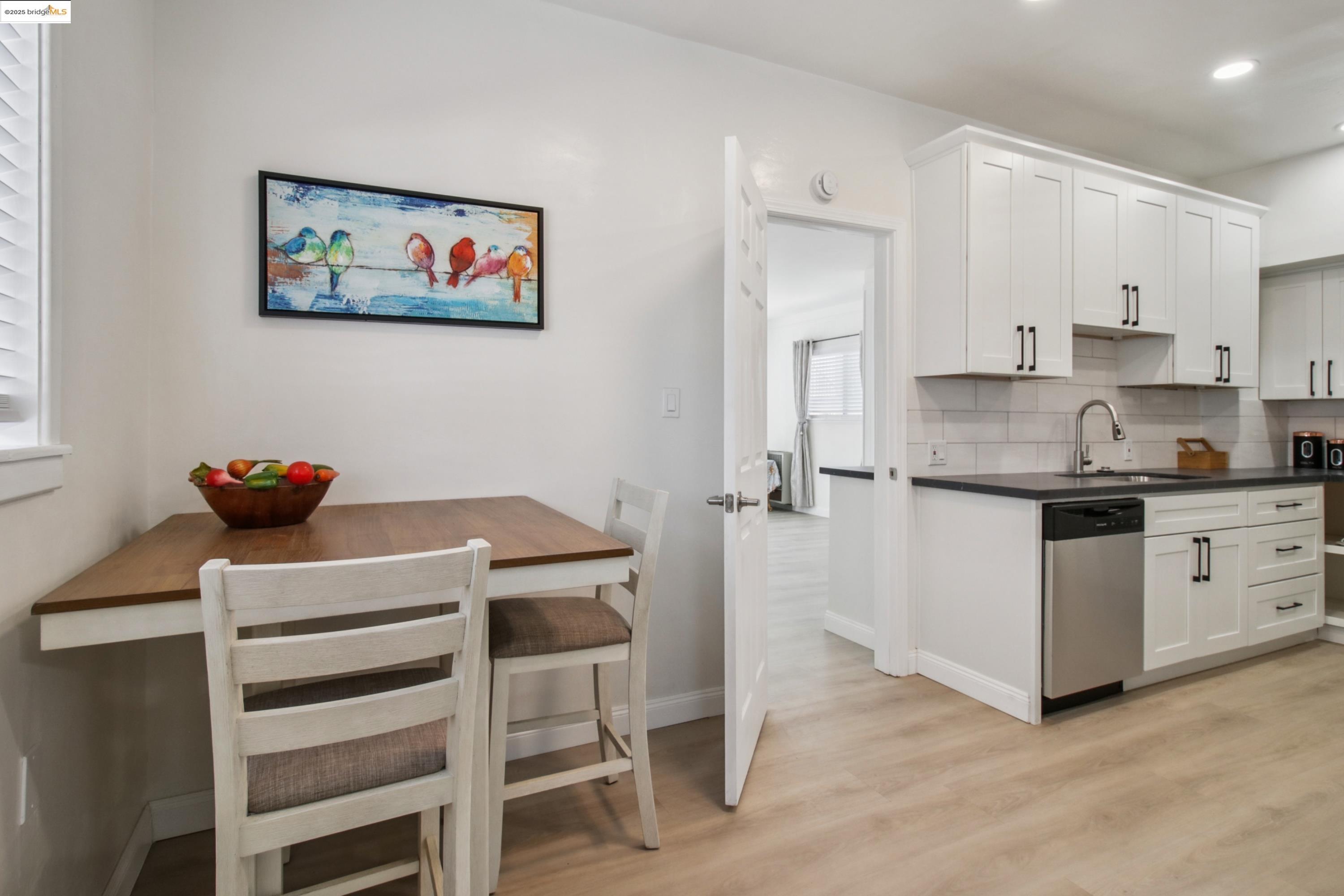 Detail Gallery Image 8 of 36 For 2353 E 21st St, Oakland,  CA 94601 - 4 Beds | 2/1 Baths