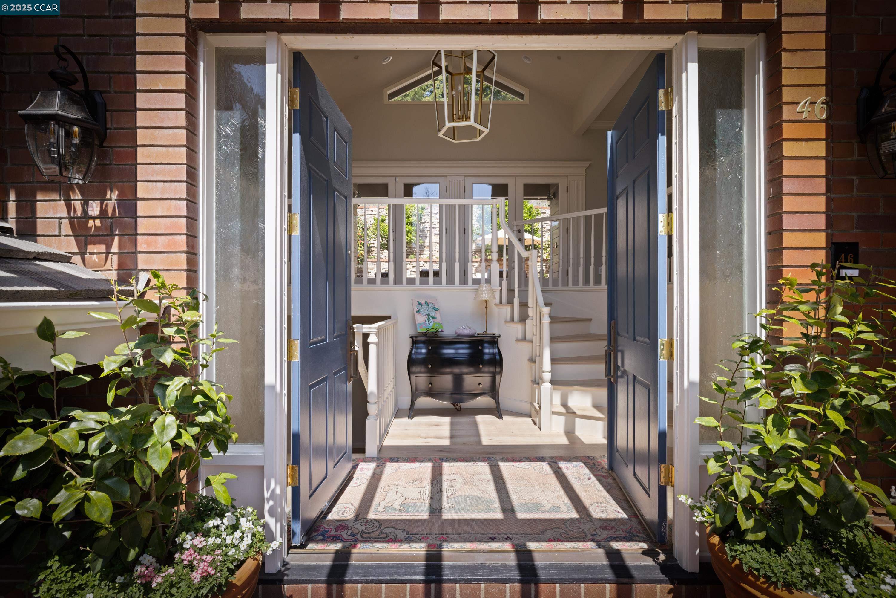Detail Gallery Image 2 of 52 For 46 Merrill Circle N., Moraga,  CA 94556 - 5 Beds | 4/2 Baths