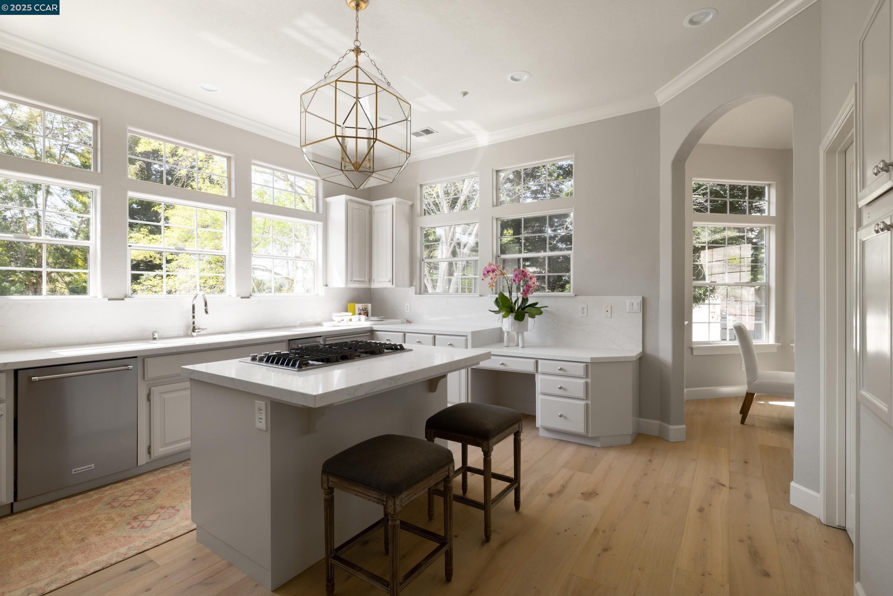 Detail Gallery Image 12 of 52 For 46 Merrill Circle N., Moraga,  CA 94556 - 5 Beds | 4/2 Baths