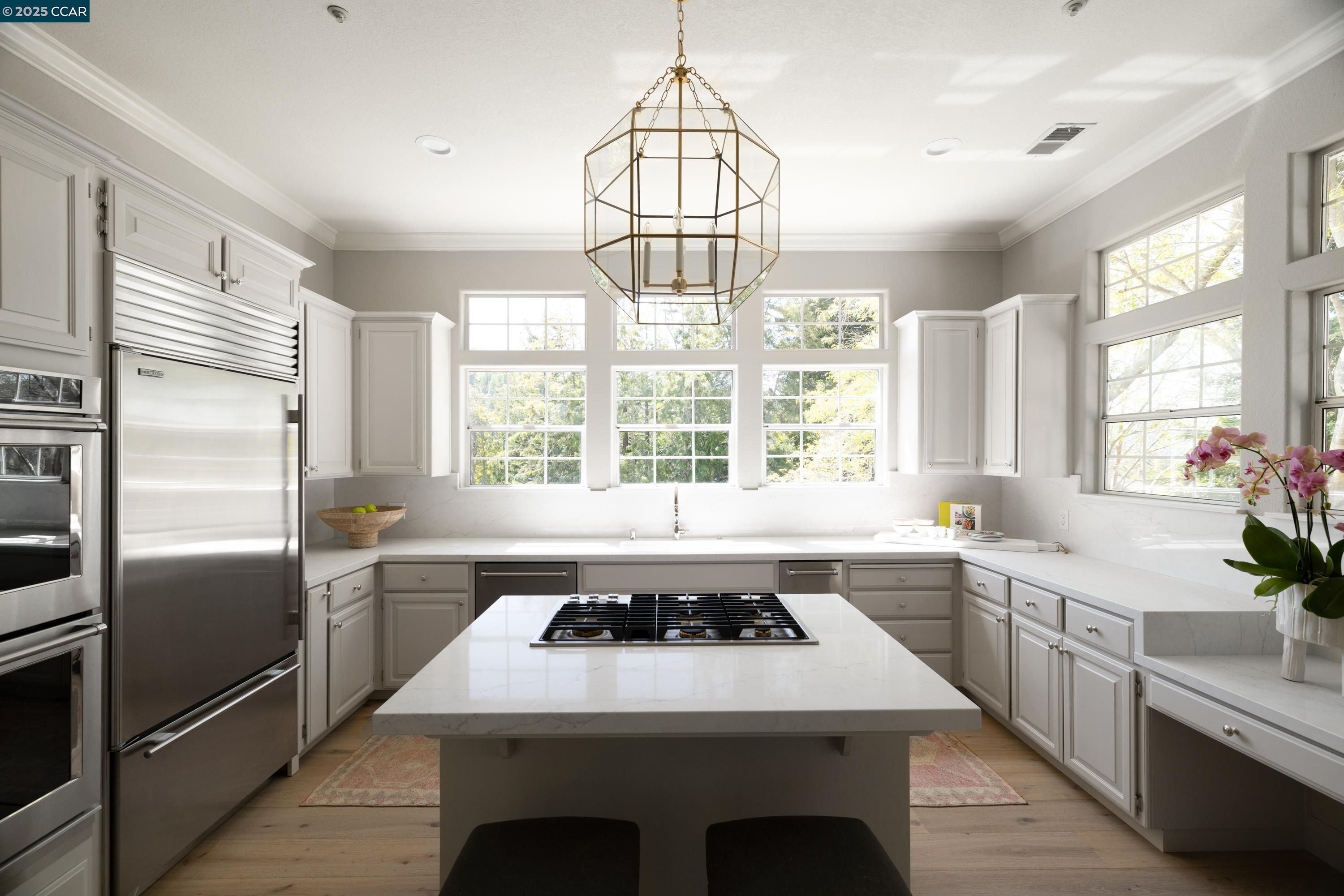 Detail Gallery Image 14 of 52 For 46 Merrill Circle N., Moraga,  CA 94556 - 5 Beds | 4/2 Baths