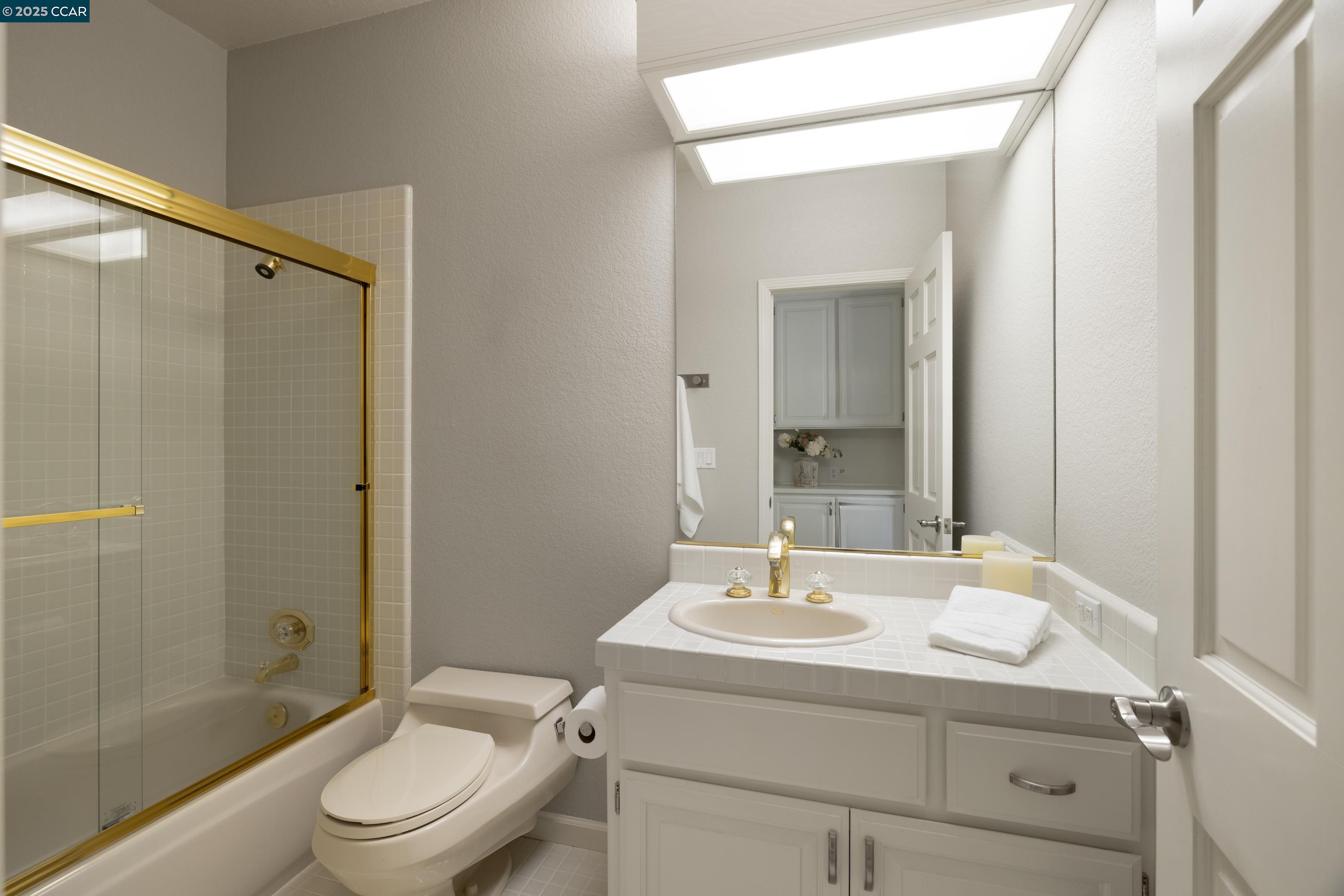 Detail Gallery Image 33 of 52 For 46 Merrill Circle N., Moraga,  CA 94556 - 5 Beds | 4/2 Baths