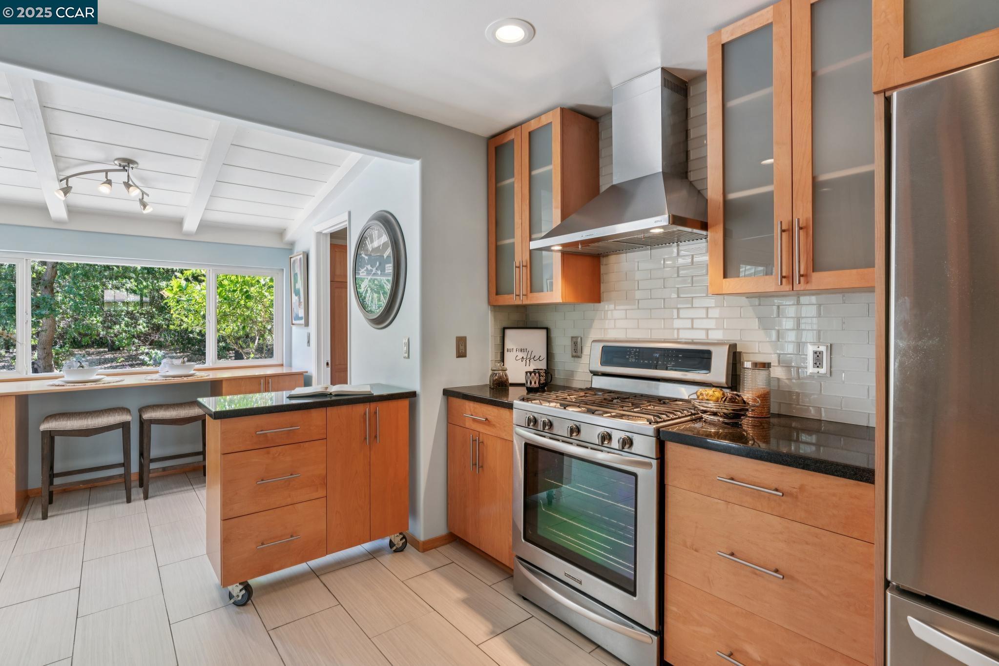 Detail Gallery Image 12 of 40 For 41 Heather Ln, Walnut Creek,  CA 94597 - 3 Beds | 1/1 Baths
