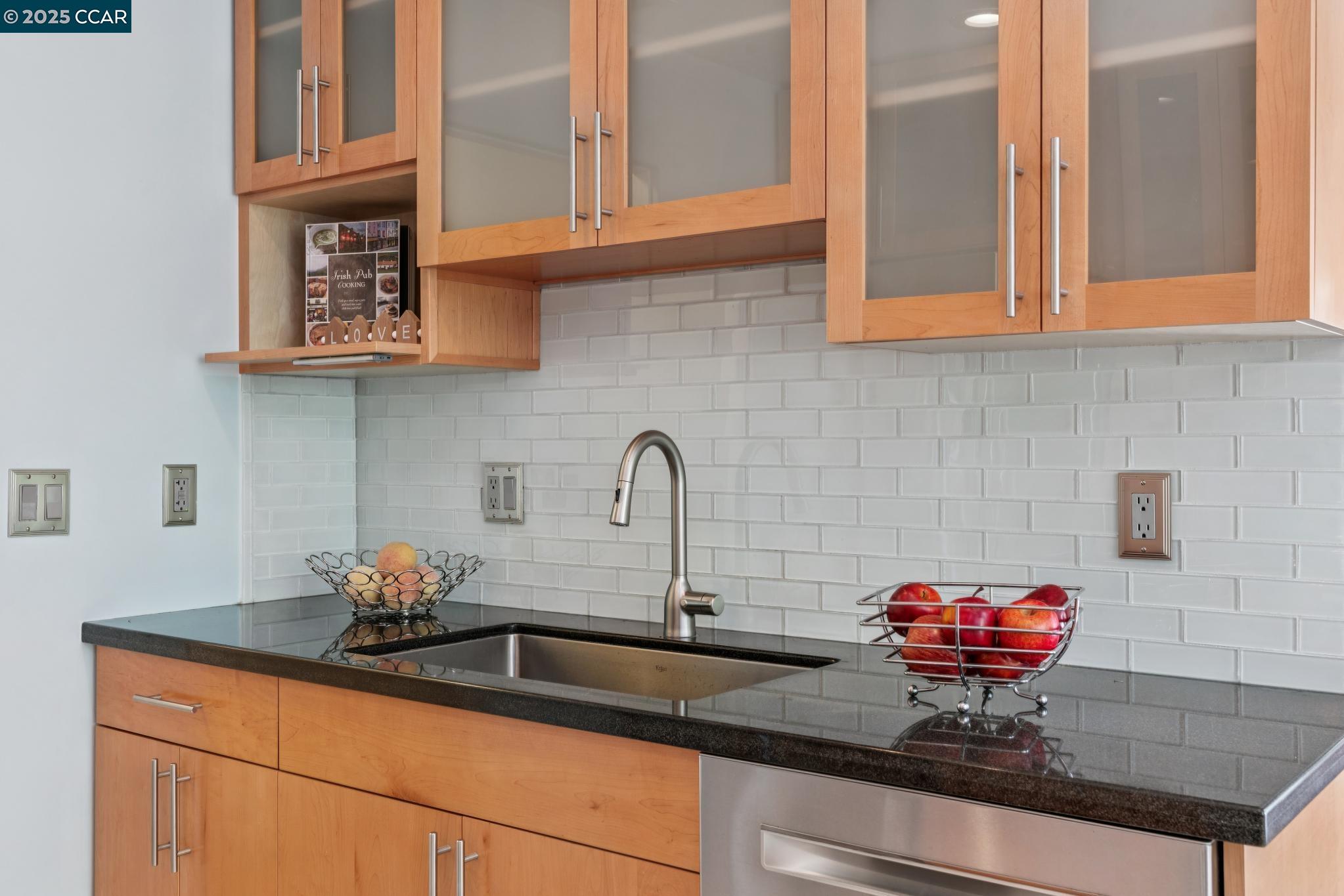 Detail Gallery Image 13 of 40 For 41 Heather Ln, Walnut Creek,  CA 94597 - 3 Beds | 1/1 Baths
