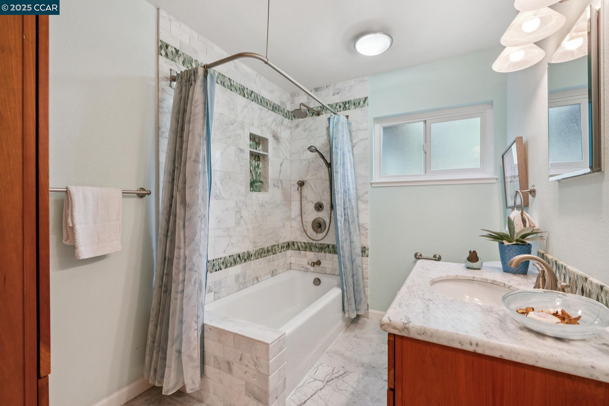 Detail Gallery Image 23 of 40 For 41 Heather Ln, Walnut Creek,  CA 94597 - 3 Beds | 1/1 Baths