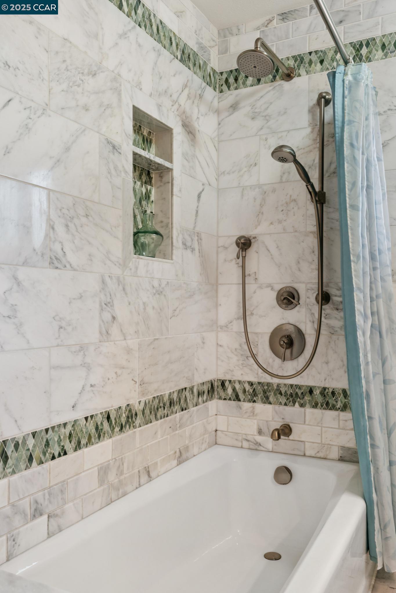 Detail Gallery Image 24 of 40 For 41 Heather Ln, Walnut Creek,  CA 94597 - 3 Beds | 1/1 Baths