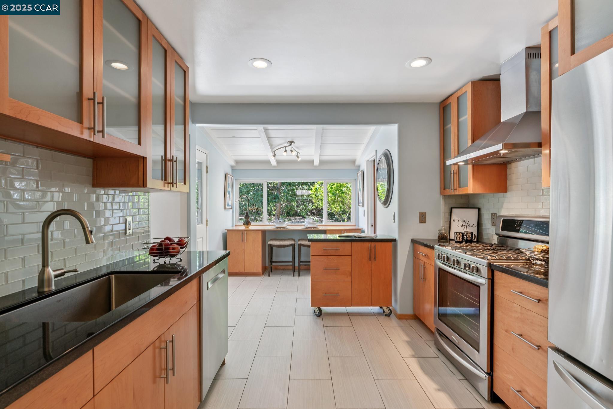 Detail Gallery Image 9 of 40 For 41 Heather Ln, Walnut Creek,  CA 94597 - 3 Beds | 1/1 Baths