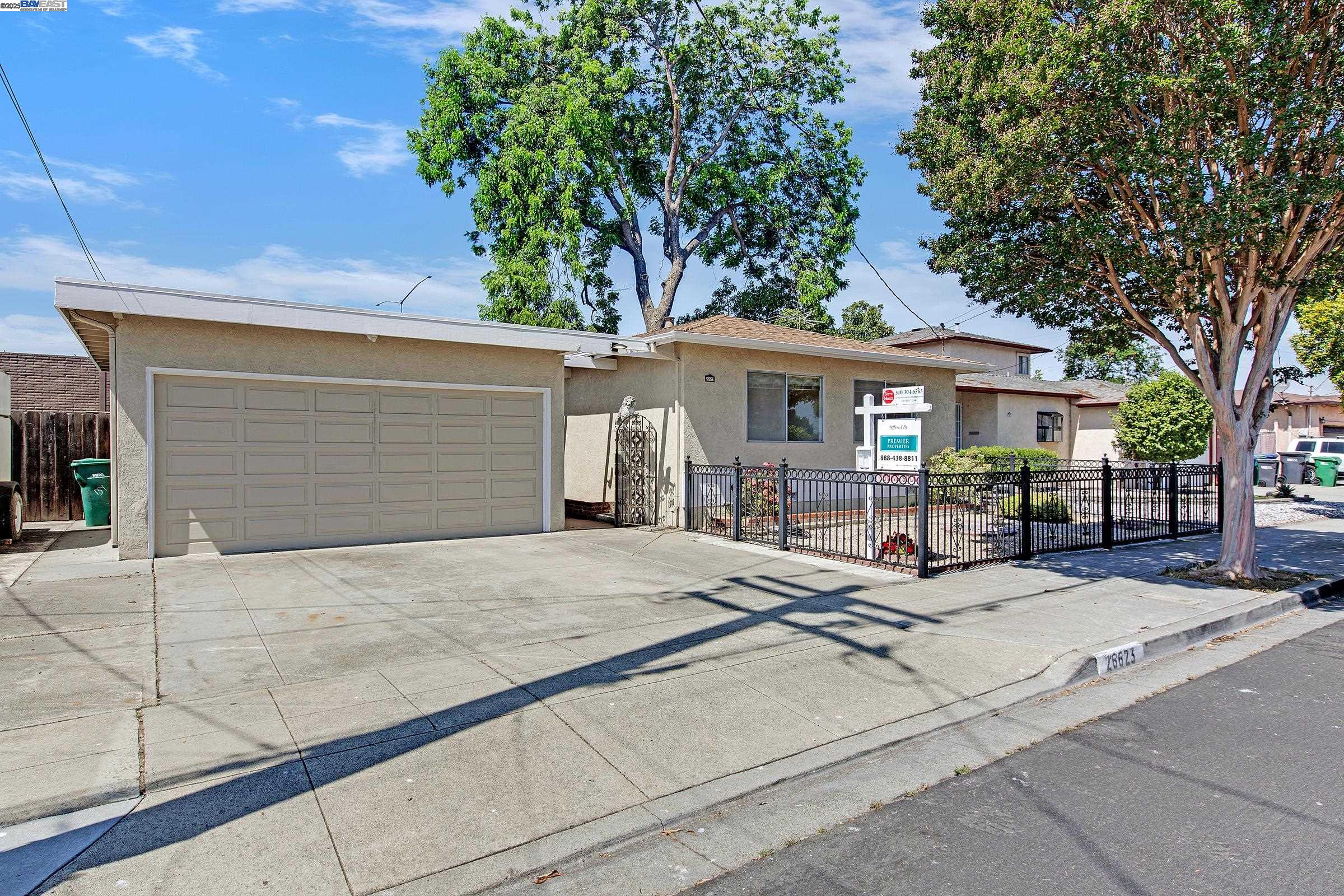 Detail Gallery Image 2 of 33 For 26623 Eldridge Ave, Hayward,  CA 94544-3725 - 3 Beds | 2 Baths