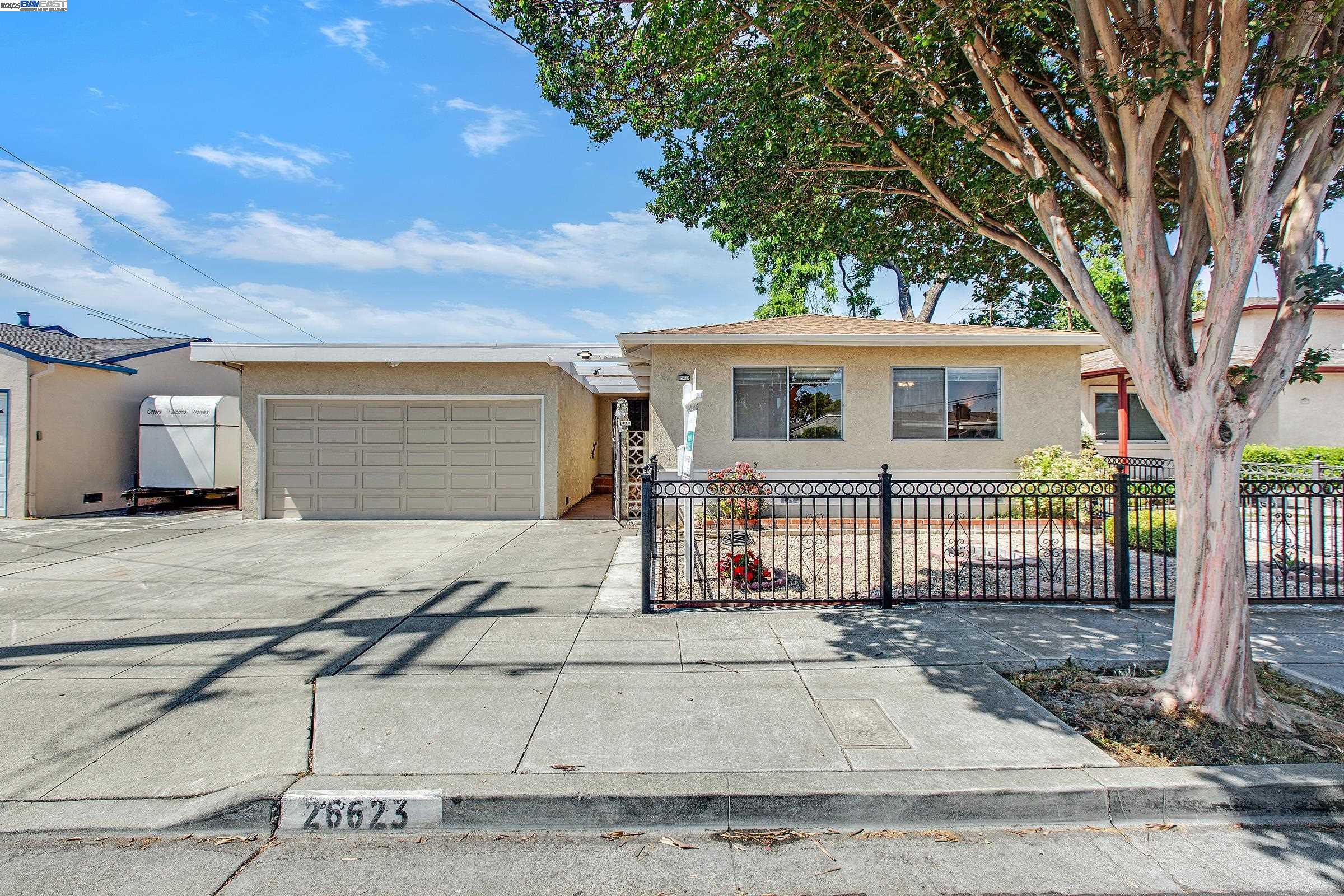 Detail Gallery Image 3 of 33 For 26623 Eldridge Ave, Hayward,  CA 94544-3725 - 3 Beds | 2 Baths