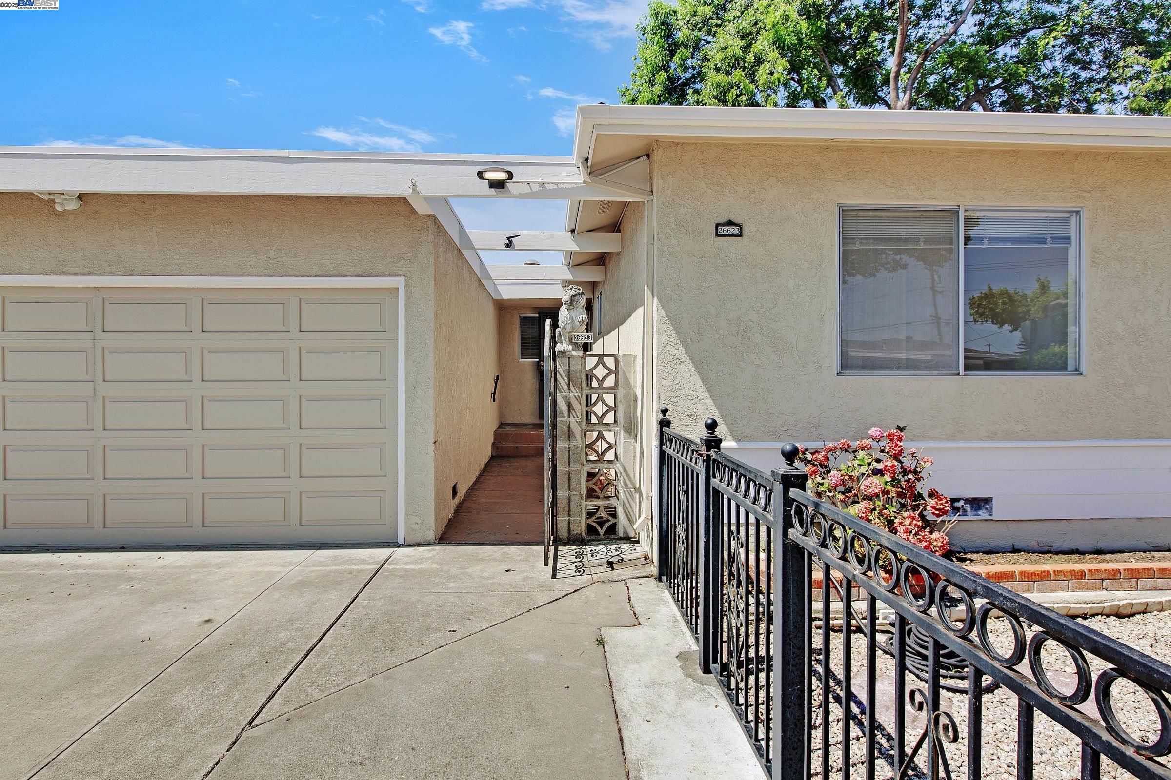 Detail Gallery Image 5 of 33 For 26623 Eldridge Ave, Hayward,  CA 94544-3725 - 3 Beds | 2 Baths