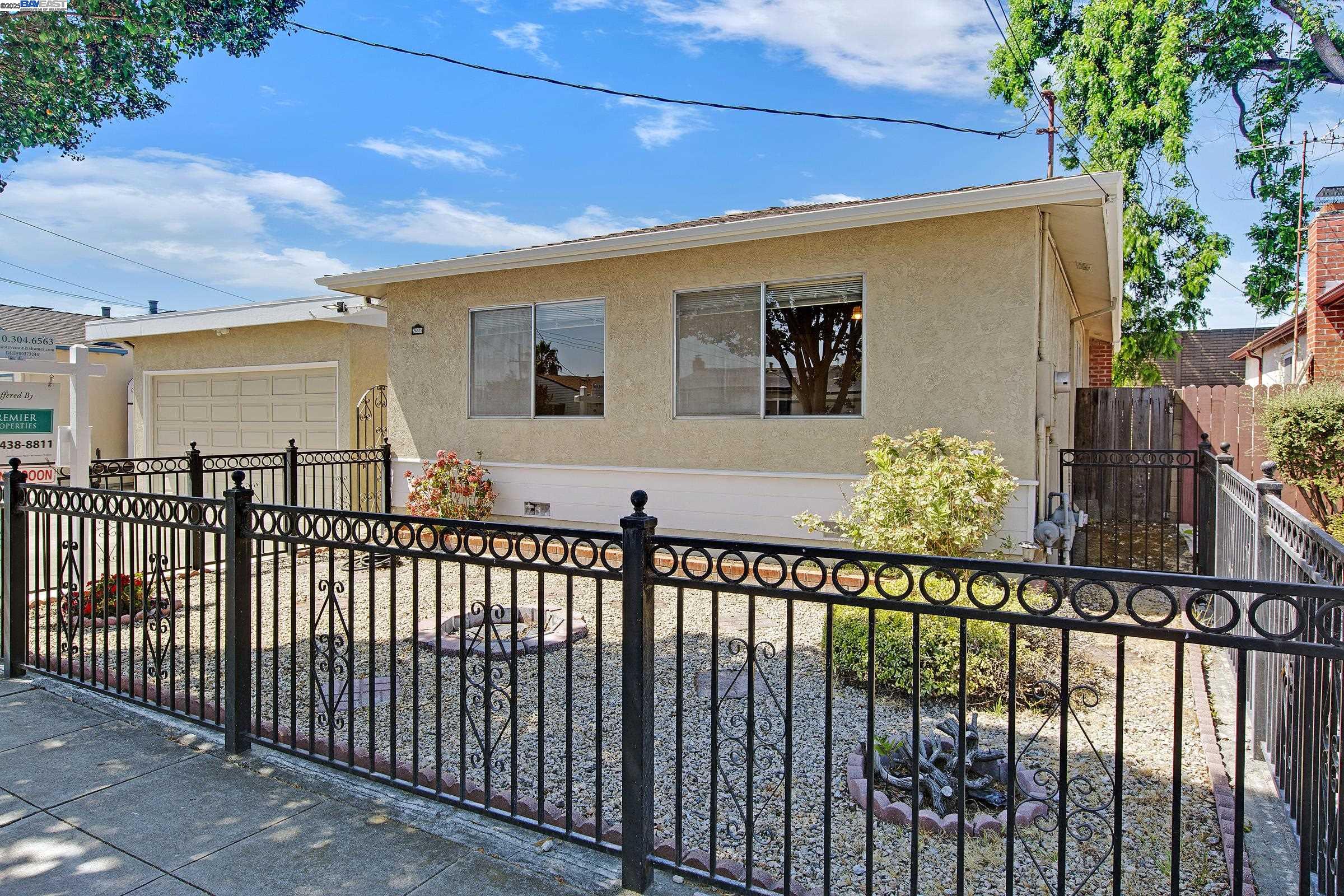 Detail Gallery Image 6 of 33 For 26623 Eldridge Ave, Hayward,  CA 94544-3725 - 3 Beds | 2 Baths